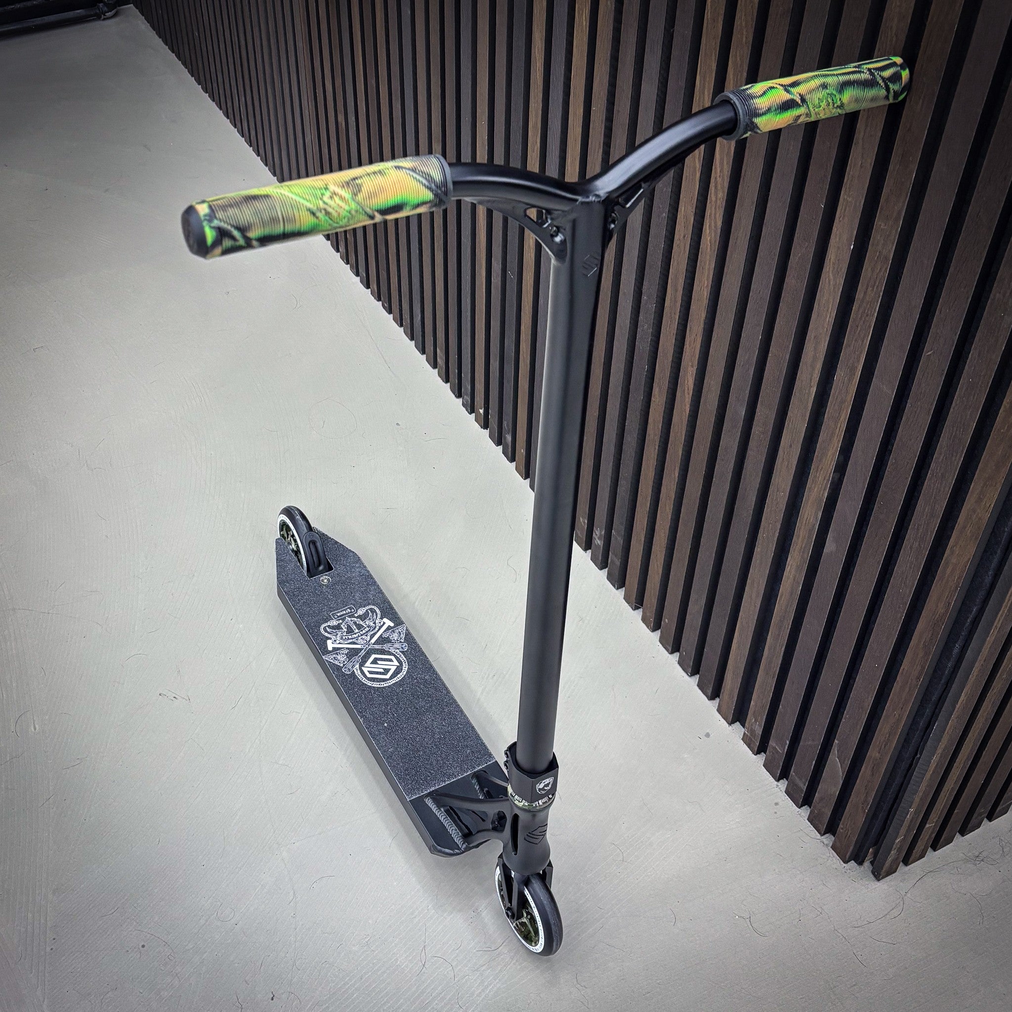 Striker Camo Custom Build Stunt Scooter - Black/Rainbow-ScootWorld.de