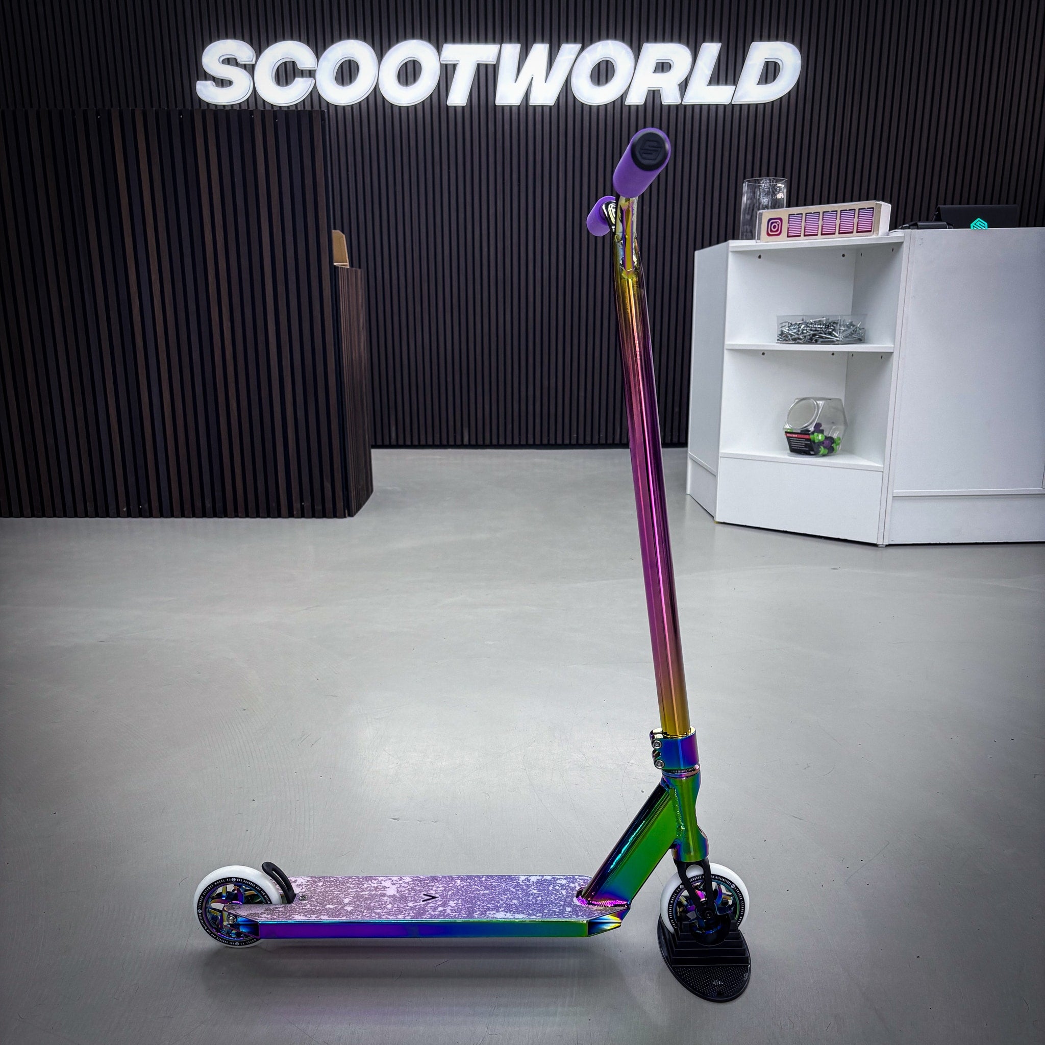 Striker Full Rainbow Custom Build - Rainbow-ScootWorld.de