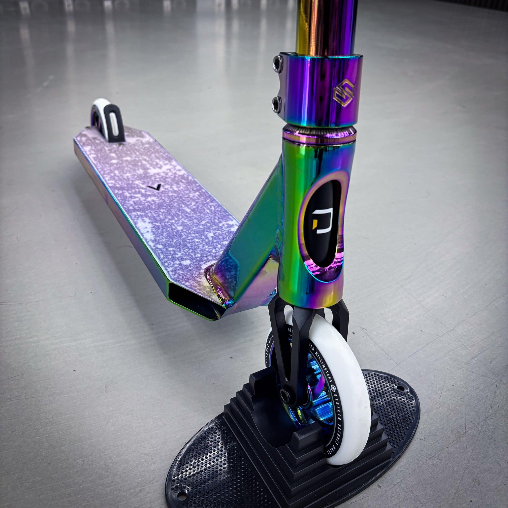 Striker Full Rainbow Custom Build - Rainbow-ScootWorld.de