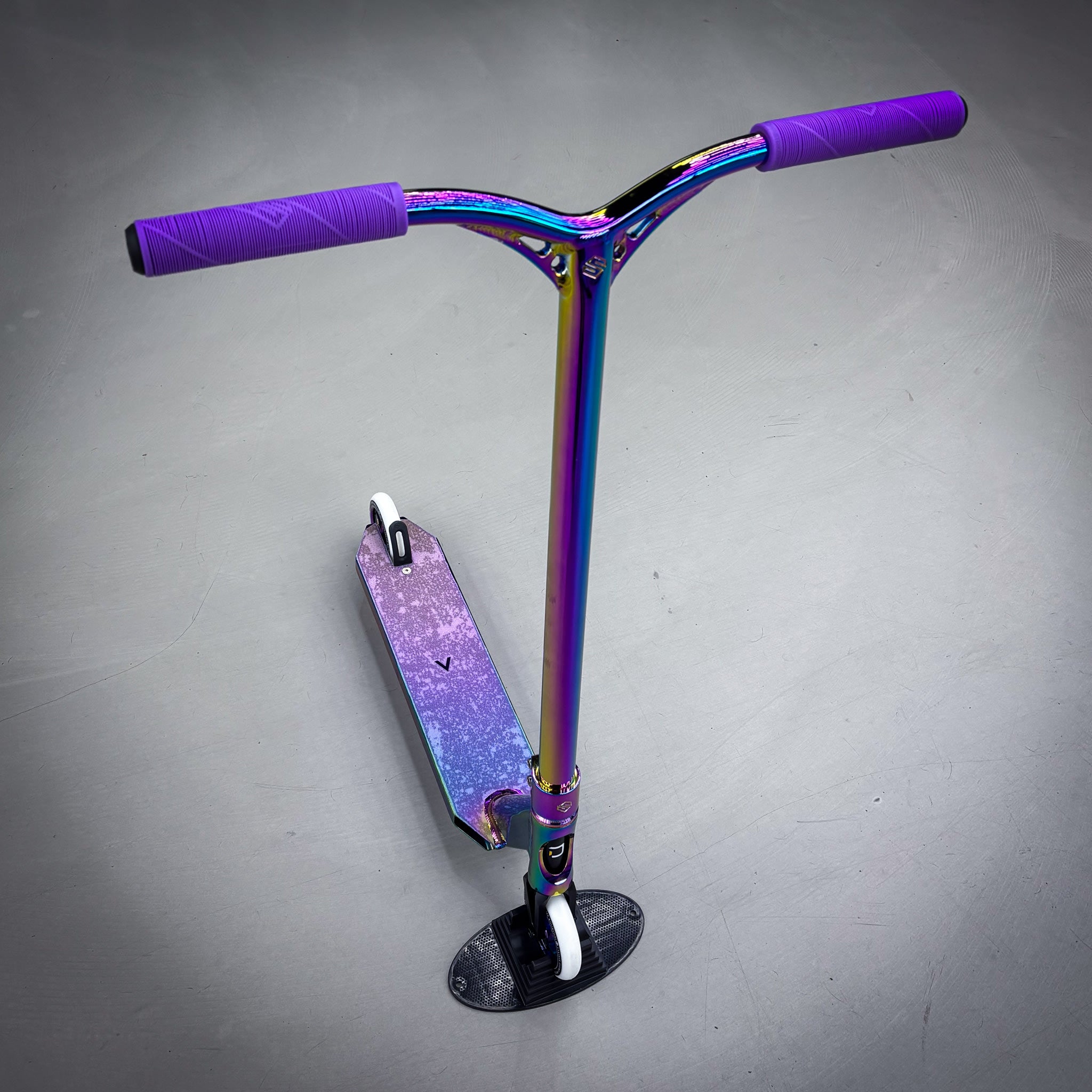 Striker Full Rainbow Custom Build - Rainbow-ScootWorld.de