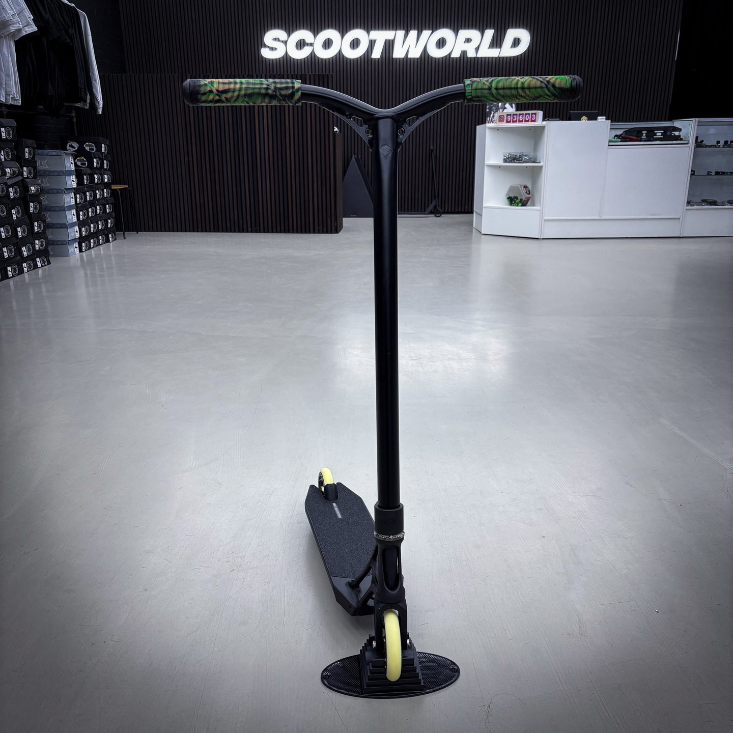 Striker Ethic Camo Custom Build - Black-ScootWorld.de