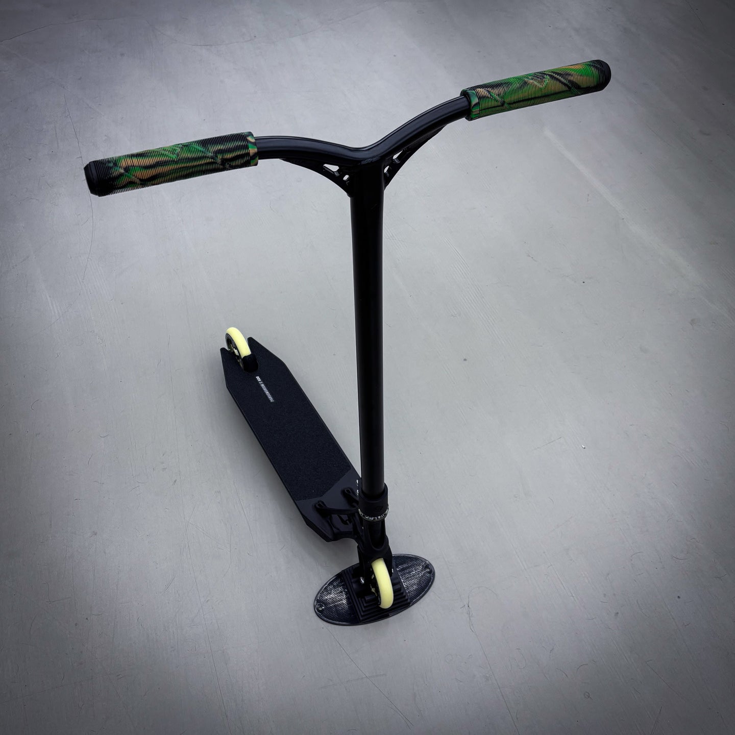 Striker Ethic Camo Custom Build - Black-ScootWorld.de