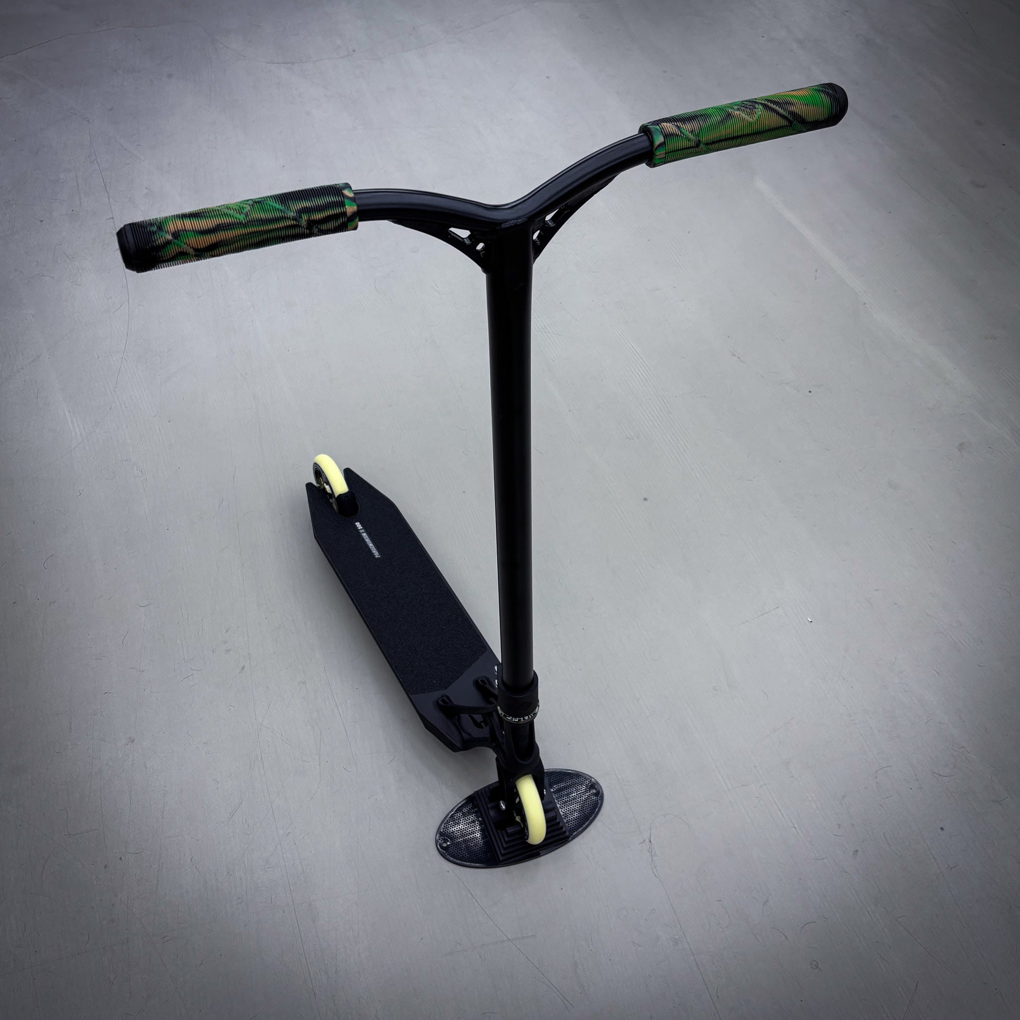 Striker Ethic Camo Custom Build - Black-ScootWorld.de