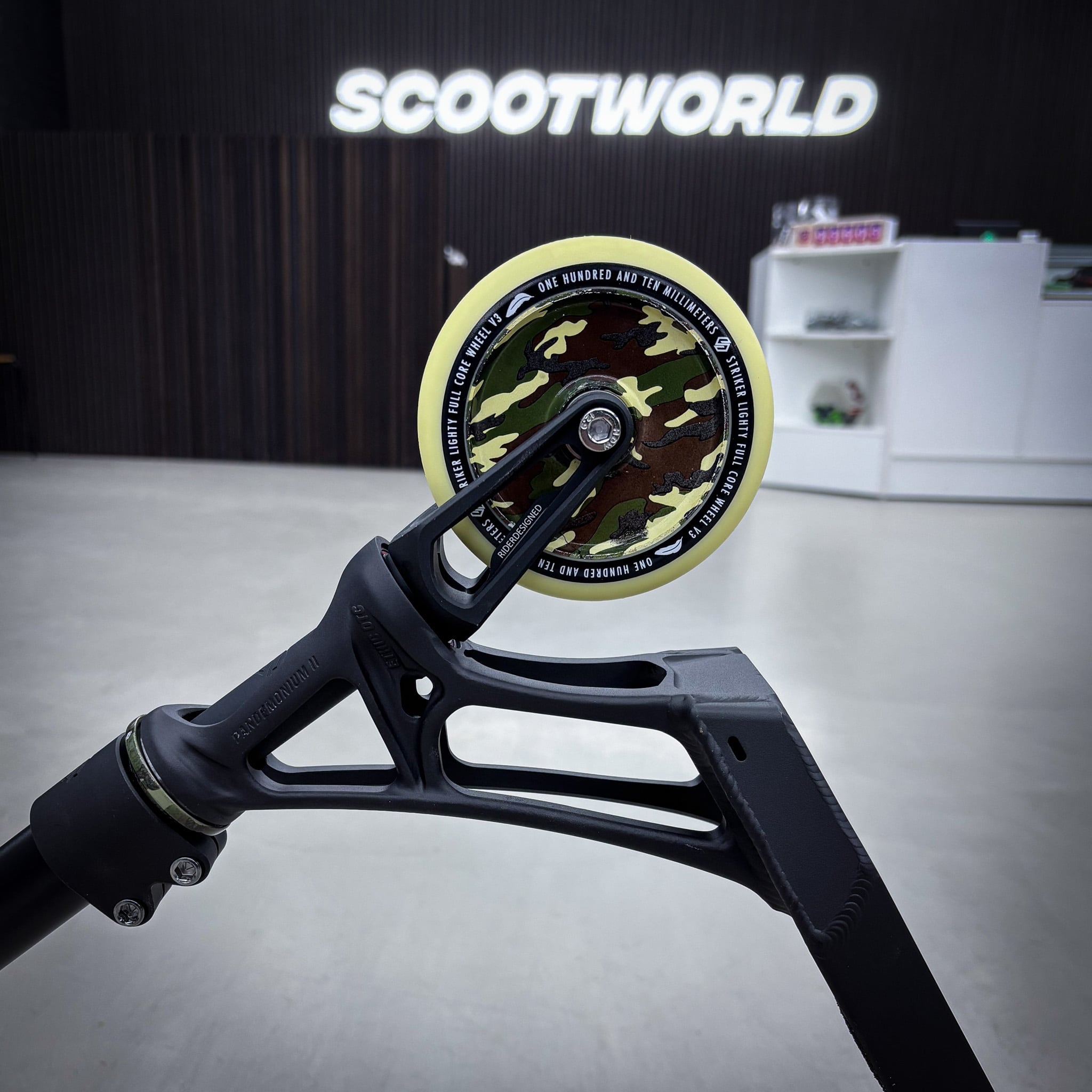 Striker Ethic Camo Custom Build - Black-ScootWorld.de