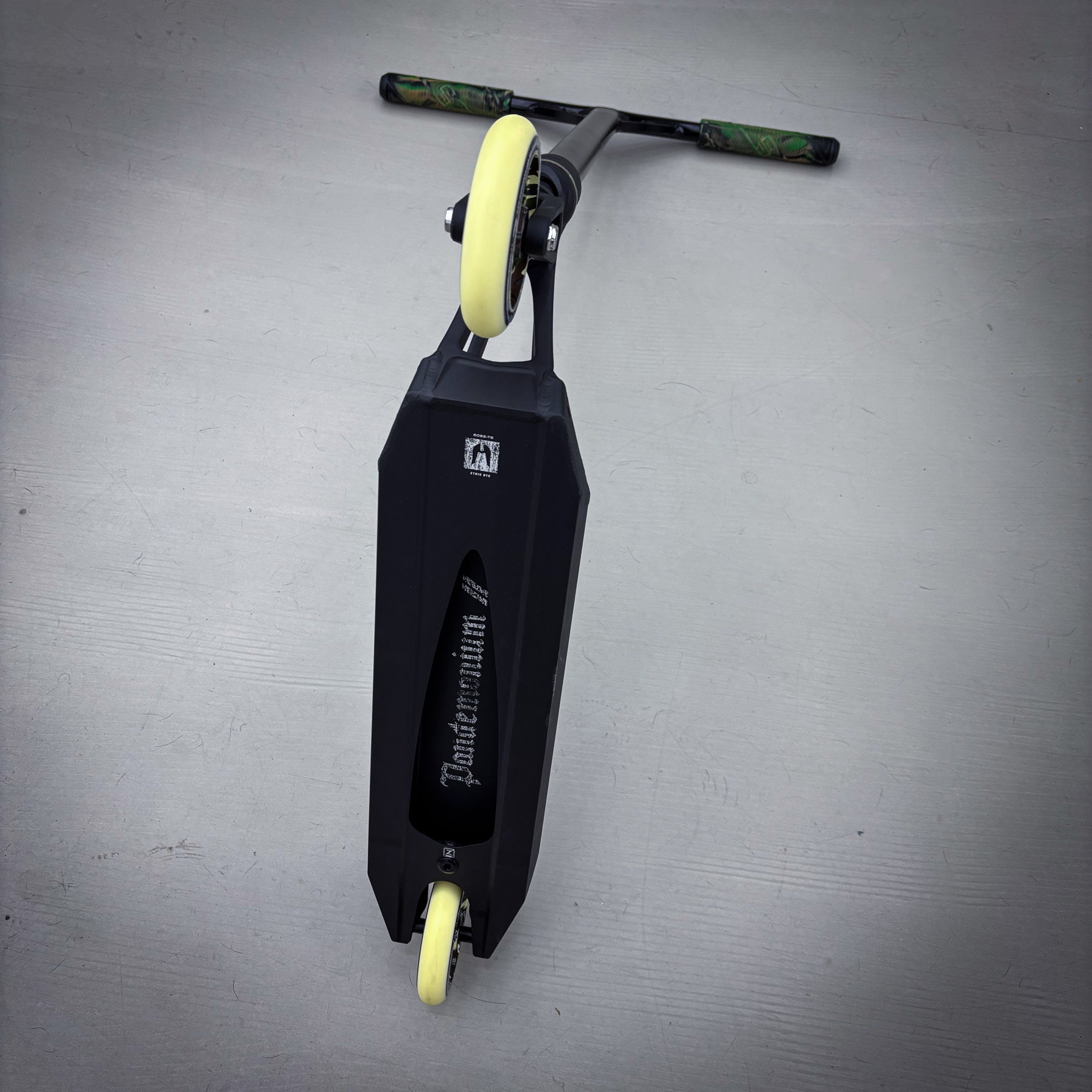 Striker Ethic Camo Custom Build - Black-ScootWorld.de