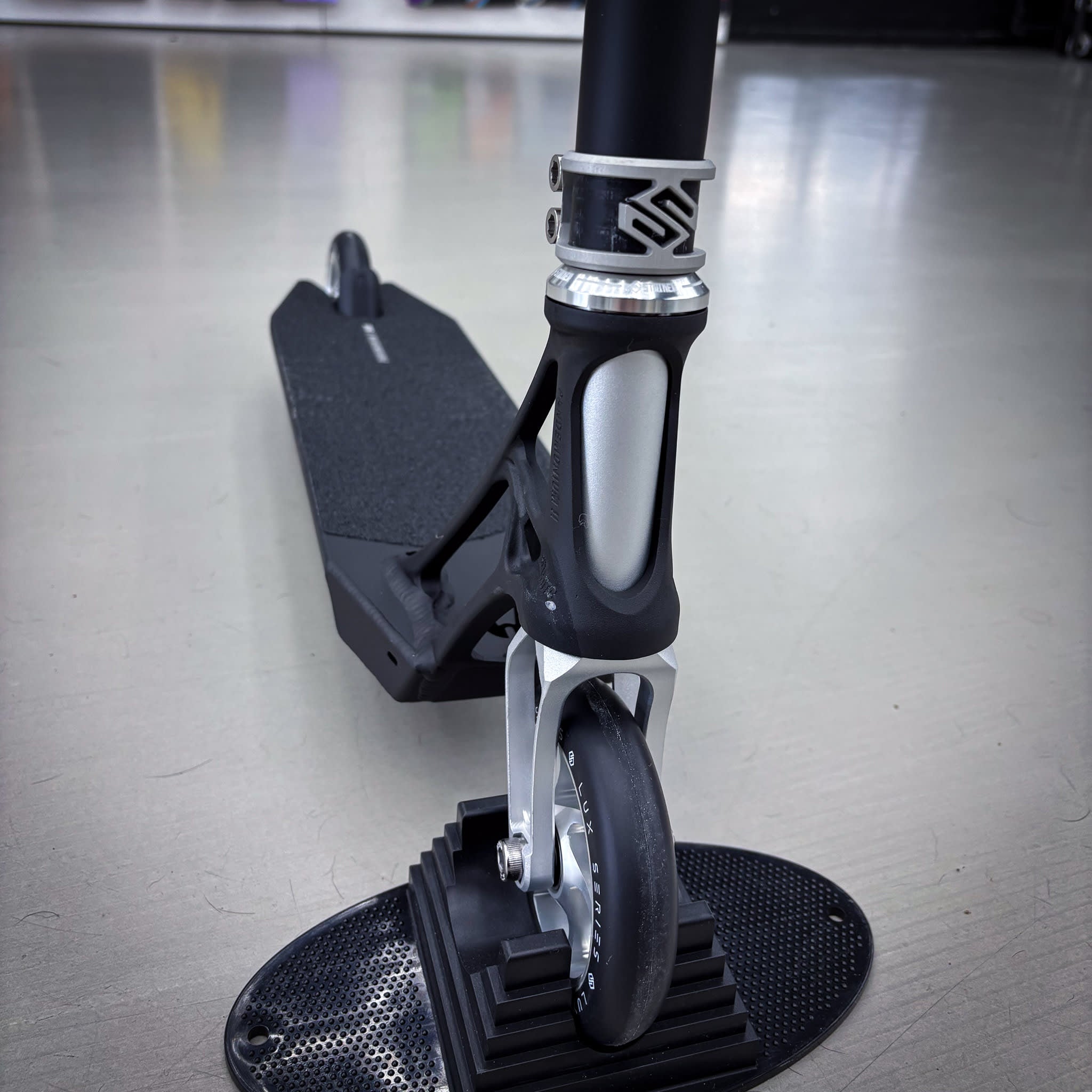 ScootWorld Titan Pande Custom Build - Black/Silver-ScootWorld.de