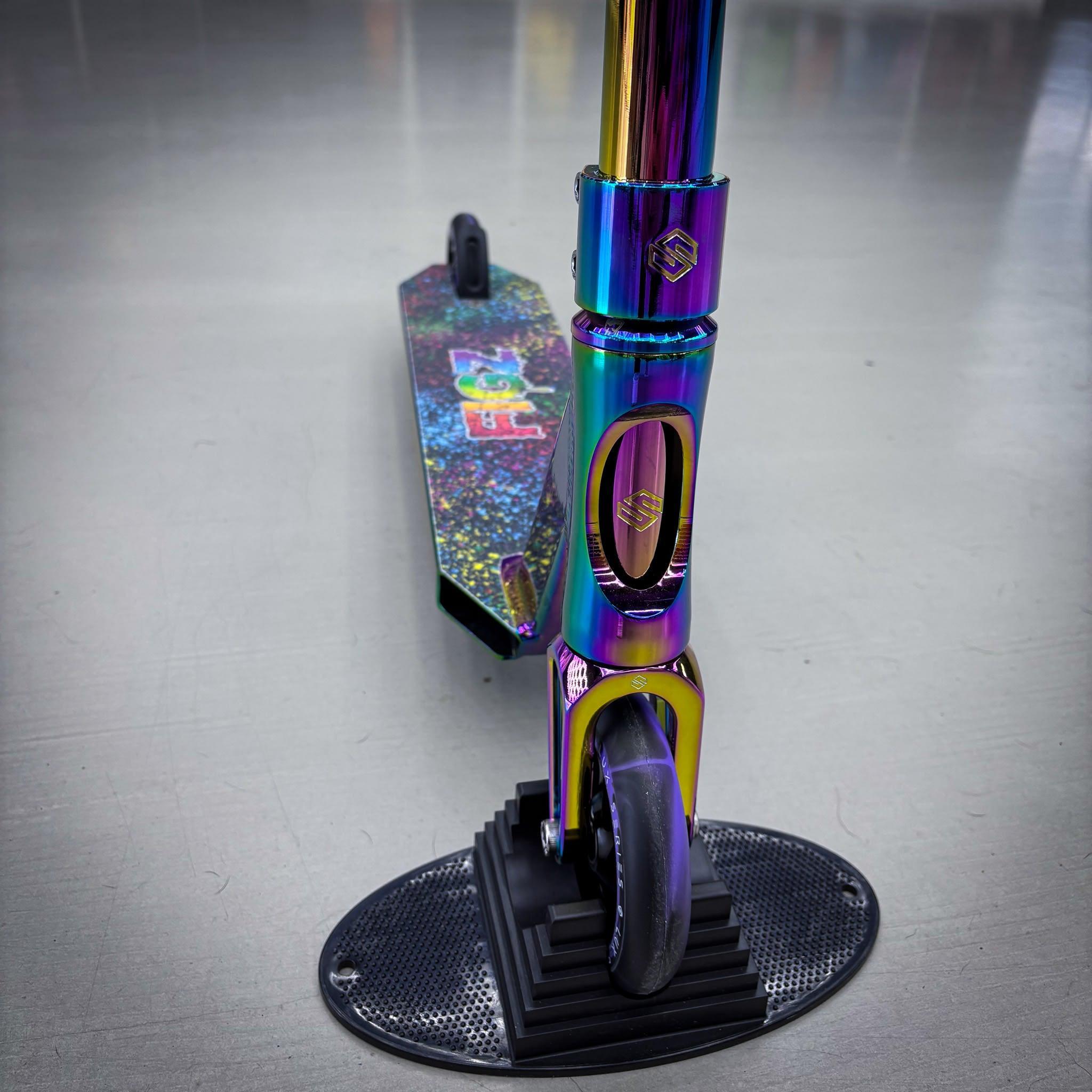 Striker Full Rainbow Custom Build - Rainbow-ScootWorld.de
