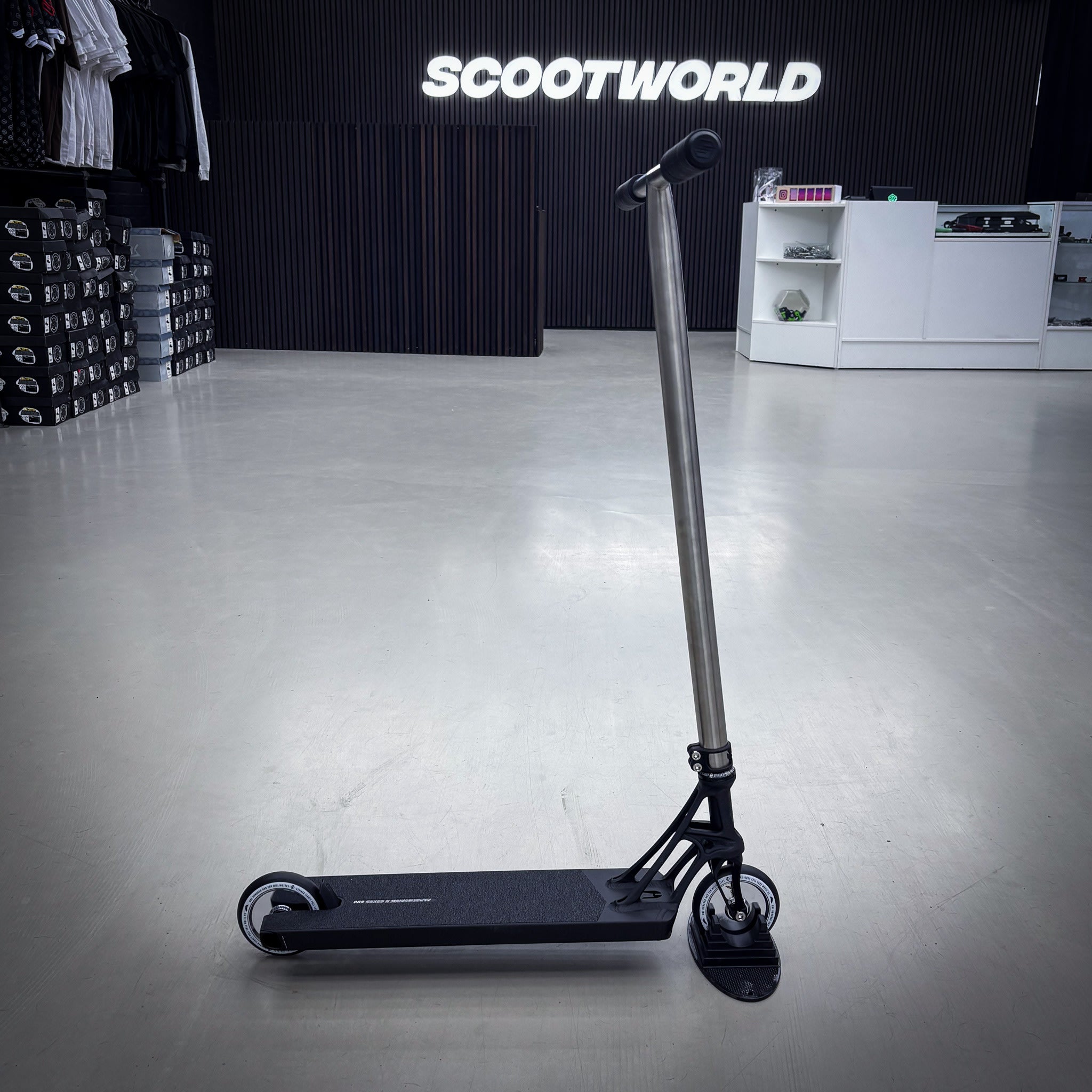 Striker Pandemonium Boxed Custom Build - Schwarz/Silber-ScootWorld.de