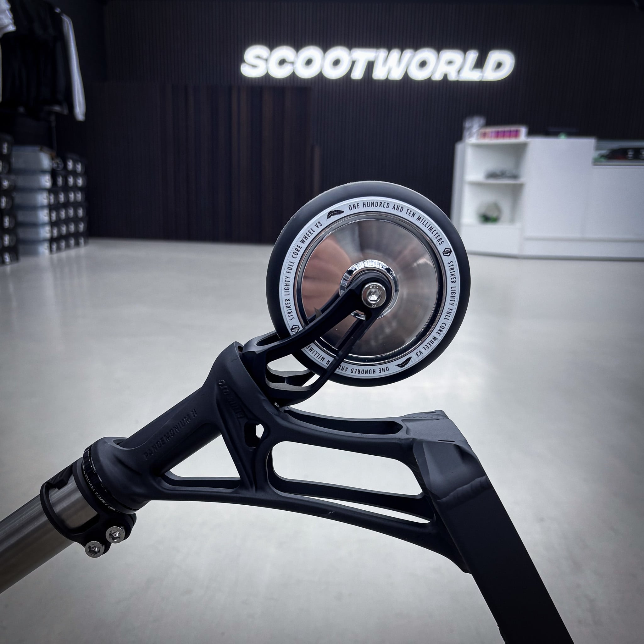 Striker Pandemonium Boxed Custom Build - Schwarz/Silber-ScootWorld.de