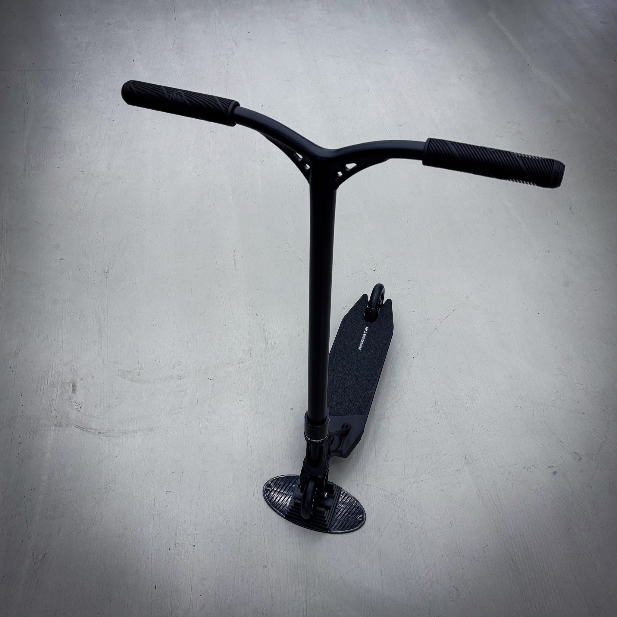 Striker Pande Black 460 Custom Build - Black-ScootWorld.de