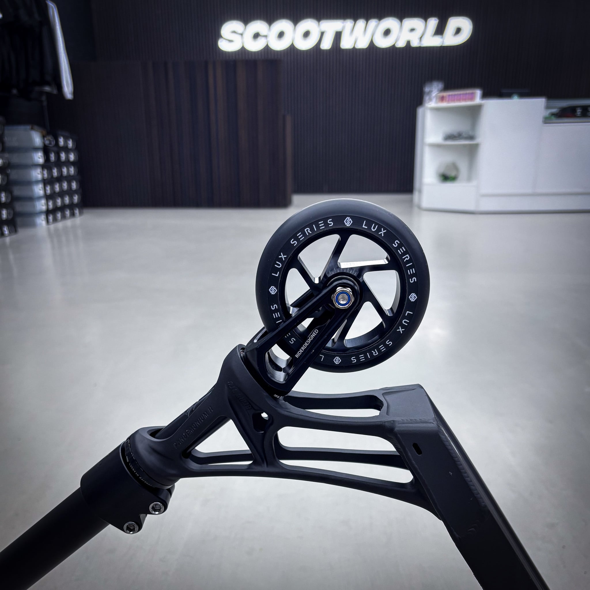 Striker Pande Black 500 Custom Build - Schwarz-ScootWorld.de