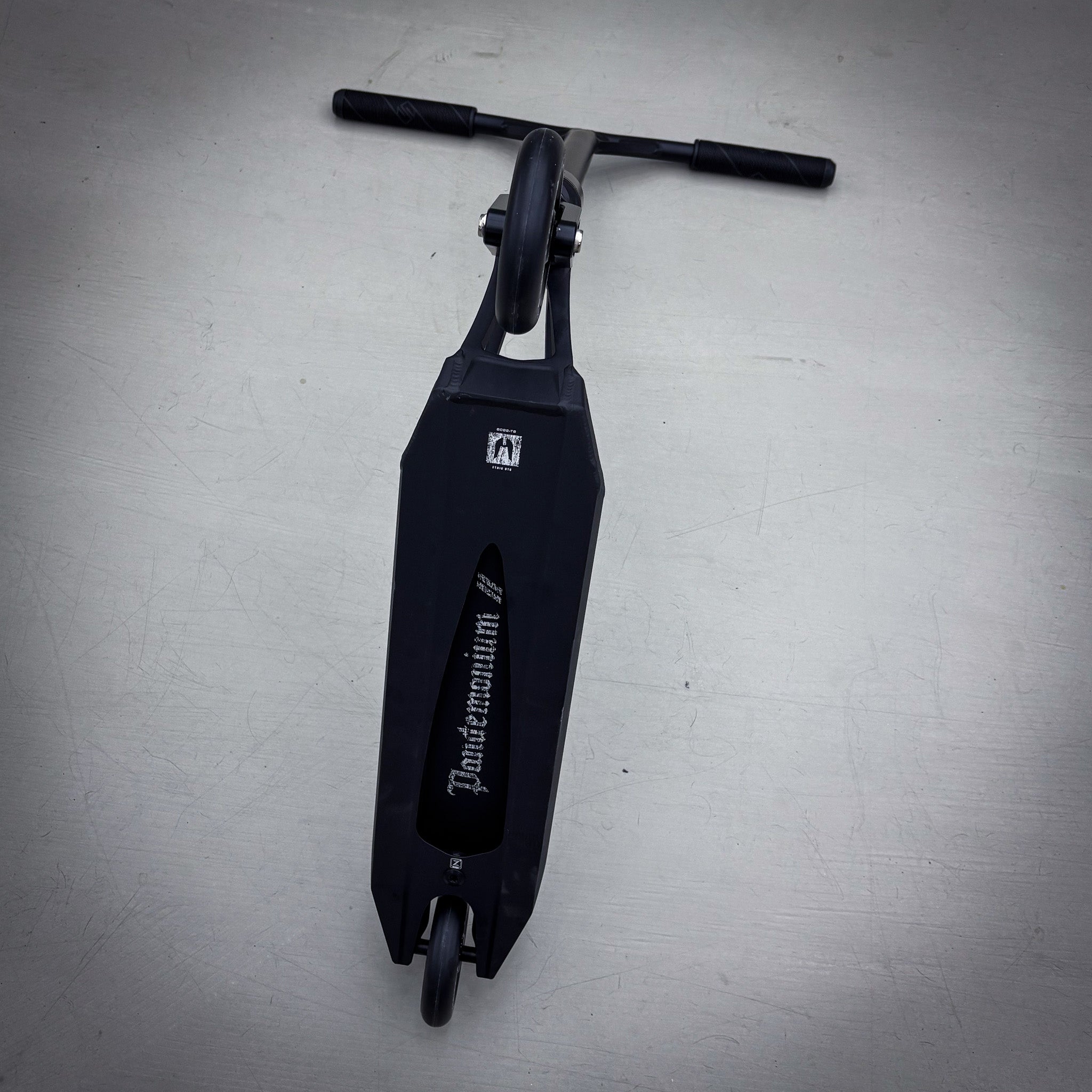 Striker Pande Black 500 Custom Build - Schwarz-ScootWorld.de