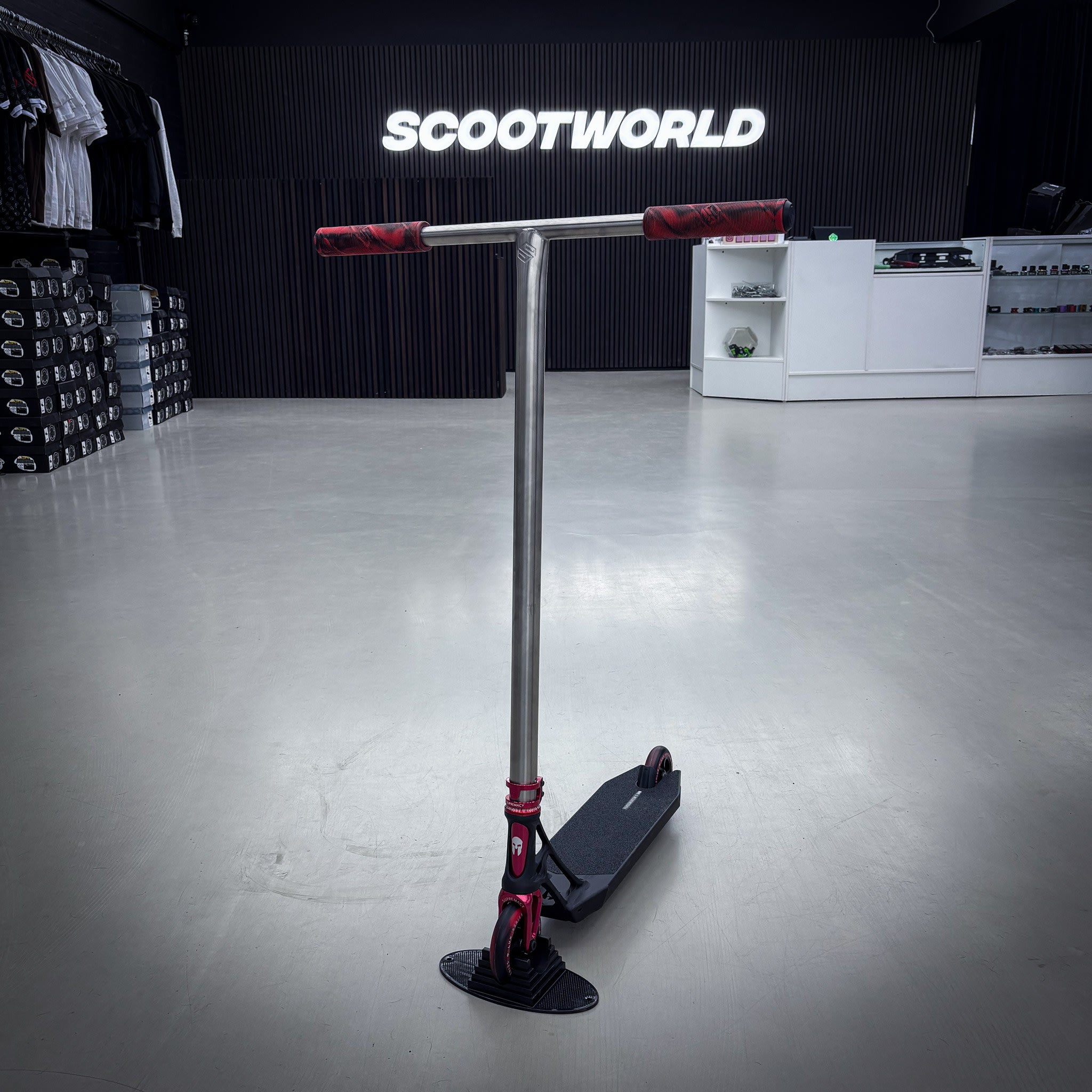 Striker Titan Pande Red Custom Build - Schwarz/Rot/Silber-ScootWorld.de