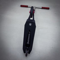 Striker Titan Pande Red Custom Build - Schwarz/Rot/Silber-ScootWorld.de