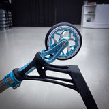 Striker Titan Bend Pande Custom Build - Schwarz/Türkis/Silber-ScootWorld.de