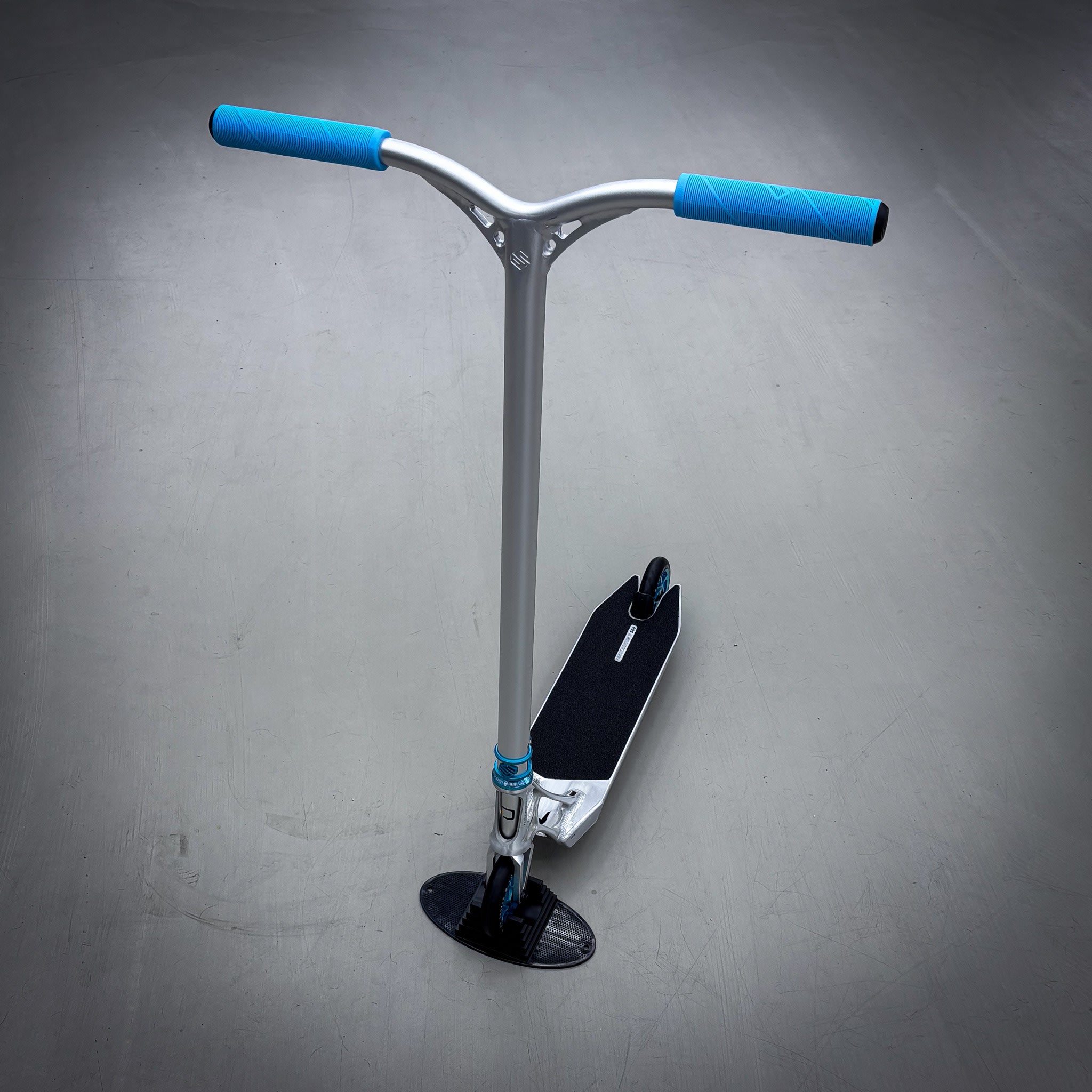 Striker Pande Silver Teal Custom Build - Silber/Türkis-ScootWorld.de