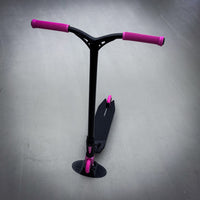 Striker Pande Black/Pink Custom Build - Schwarz/Rosa-ScootWorld.de