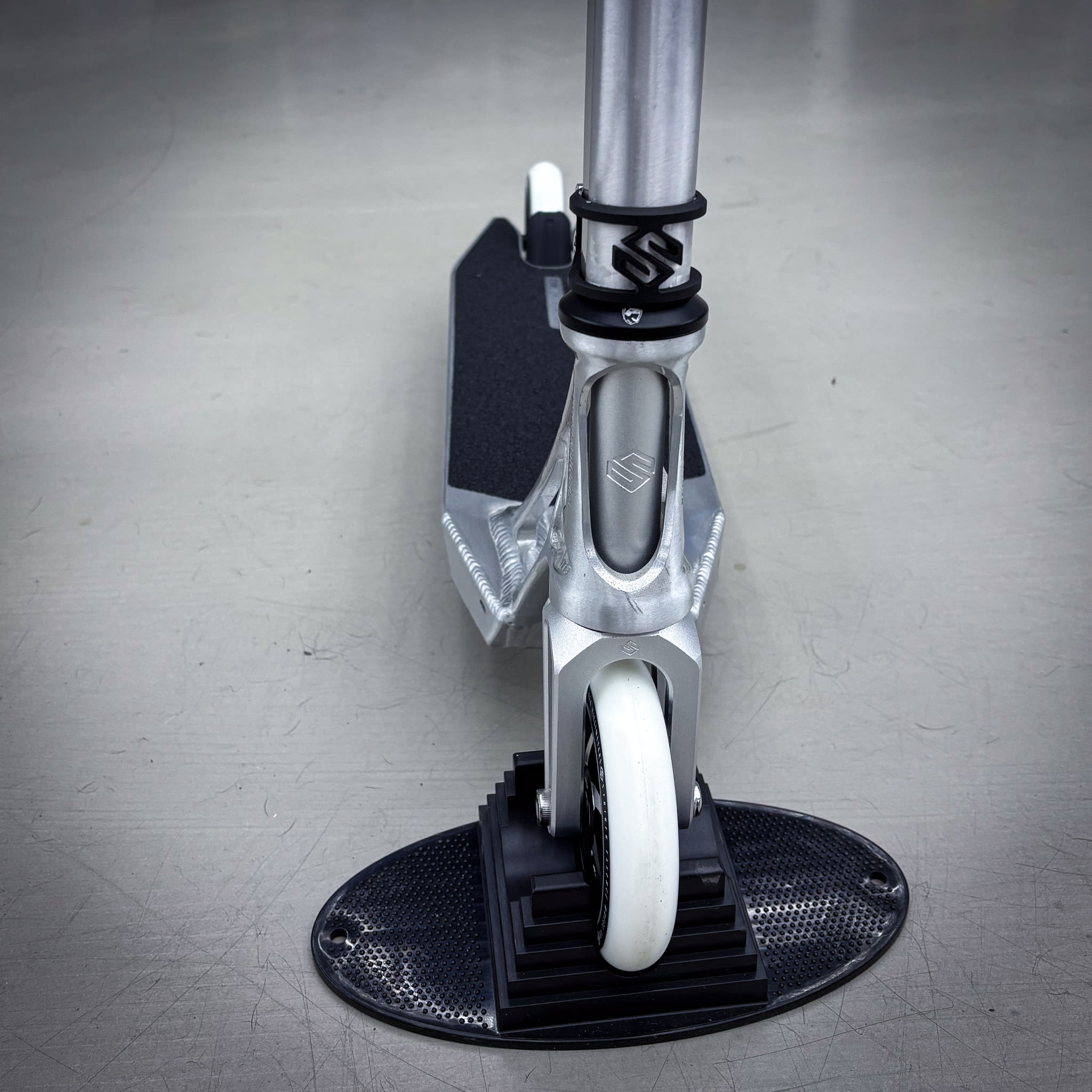 Ethic Pande Wolp 460mm Custom Build - Silber-ScootWorld.de
