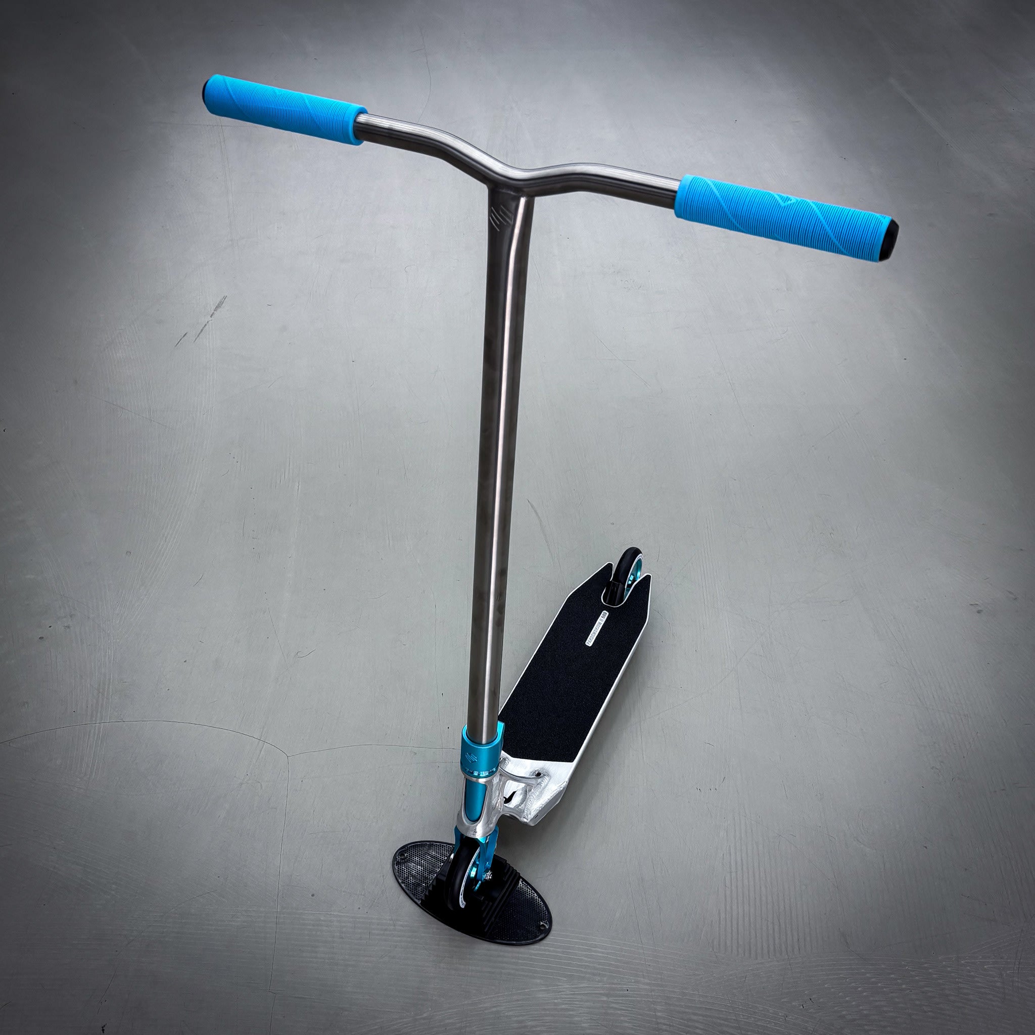Striker Titan Pande Silver Teal Custom Build - Silber/Türkis-ScootWorld.de