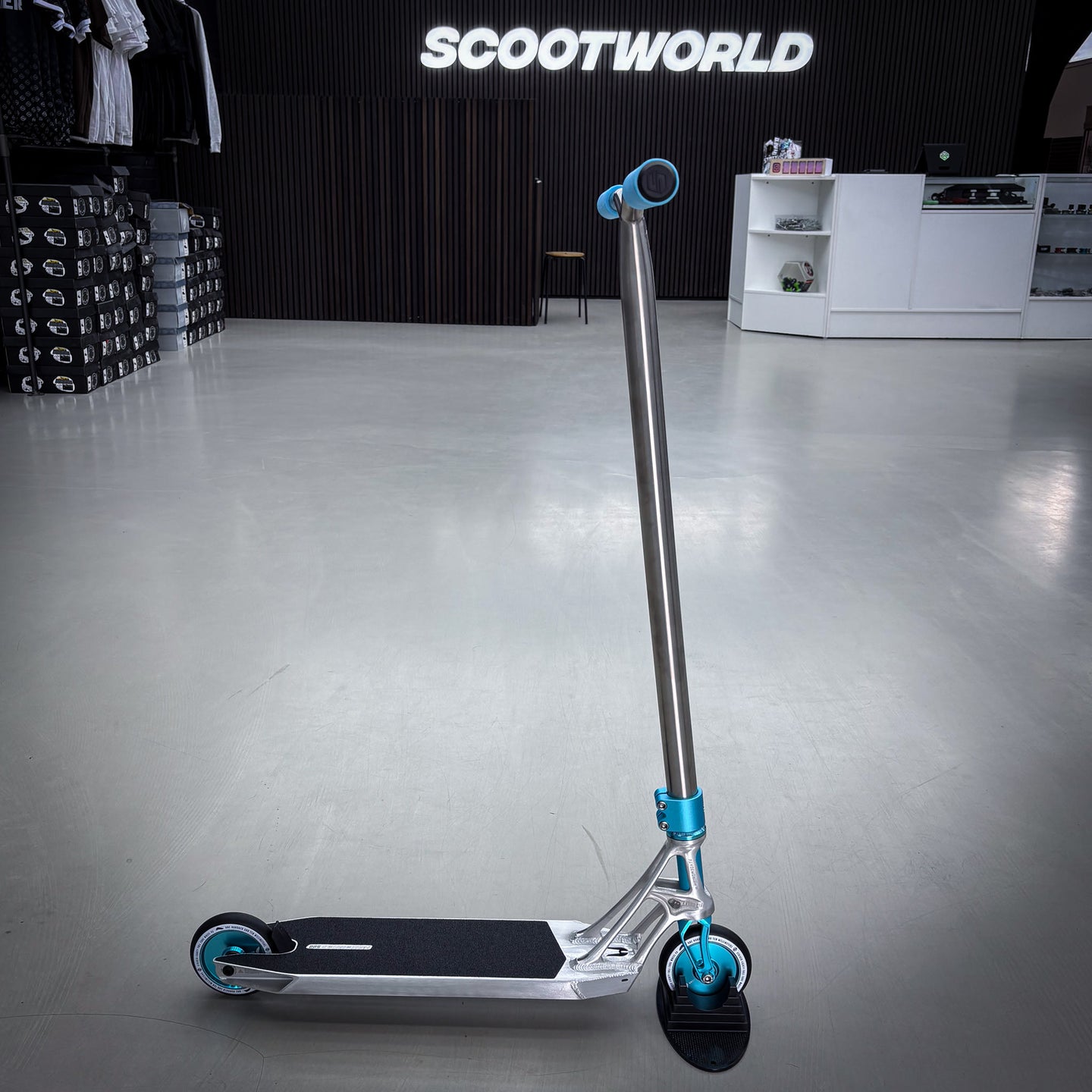 Striker Titan Pande Silver Teal Custom Build - Silber/Türkis-ScootWorld.de