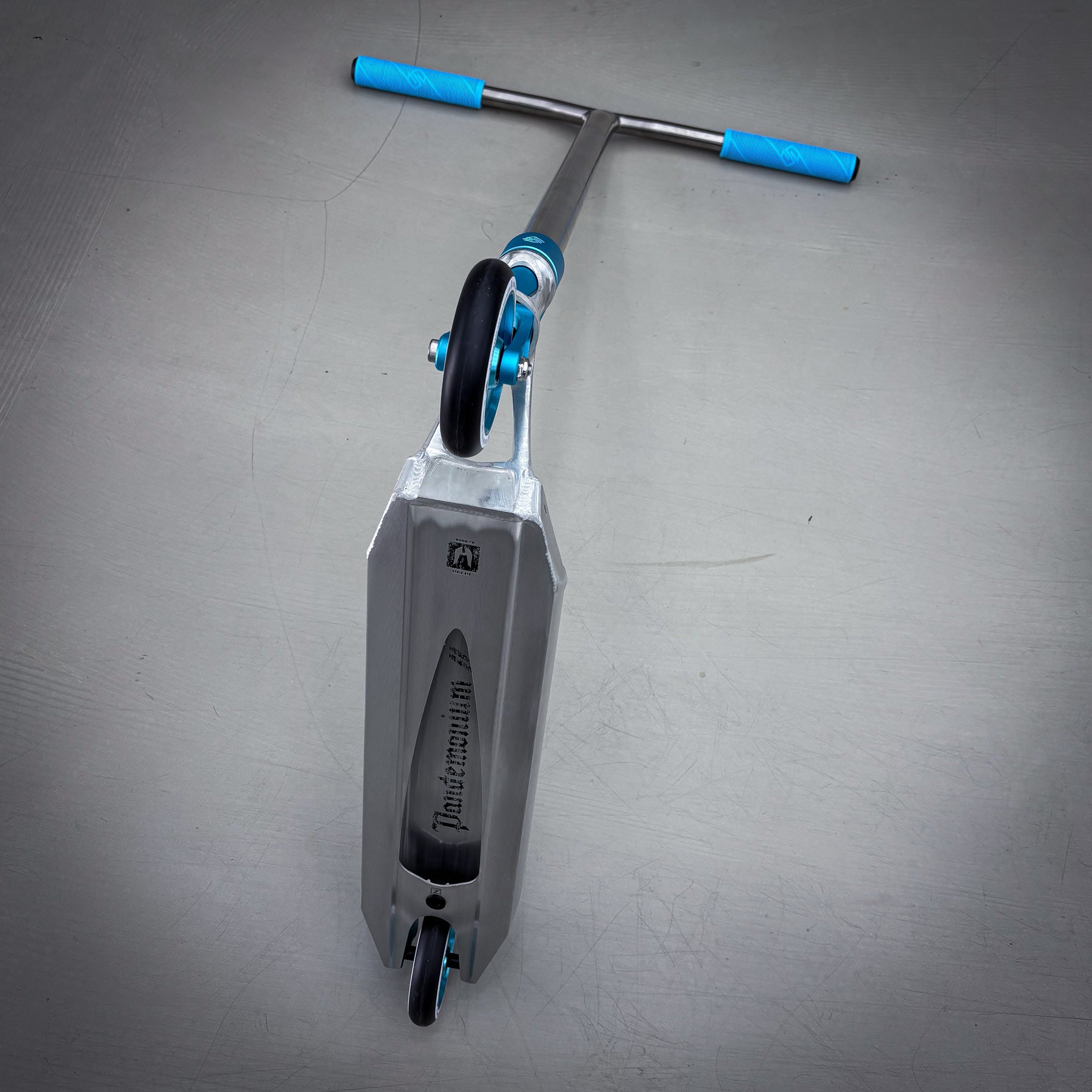 Striker Titan Pande Silver Teal Custom Build - Silber/Türkis-ScootWorld.de