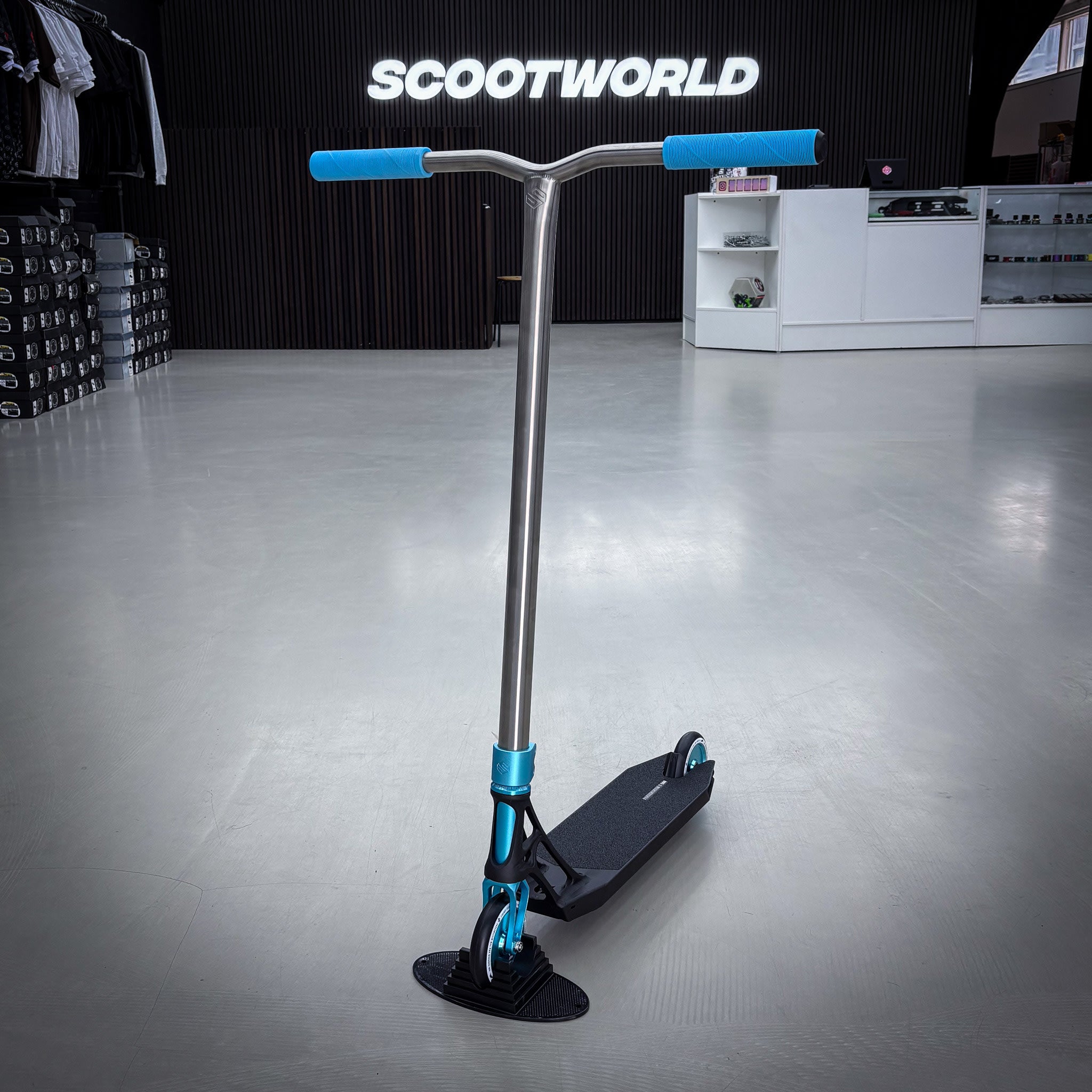 Striker Titan Pande Custom Build - Black/Teal/Silver-ScootWorld.de