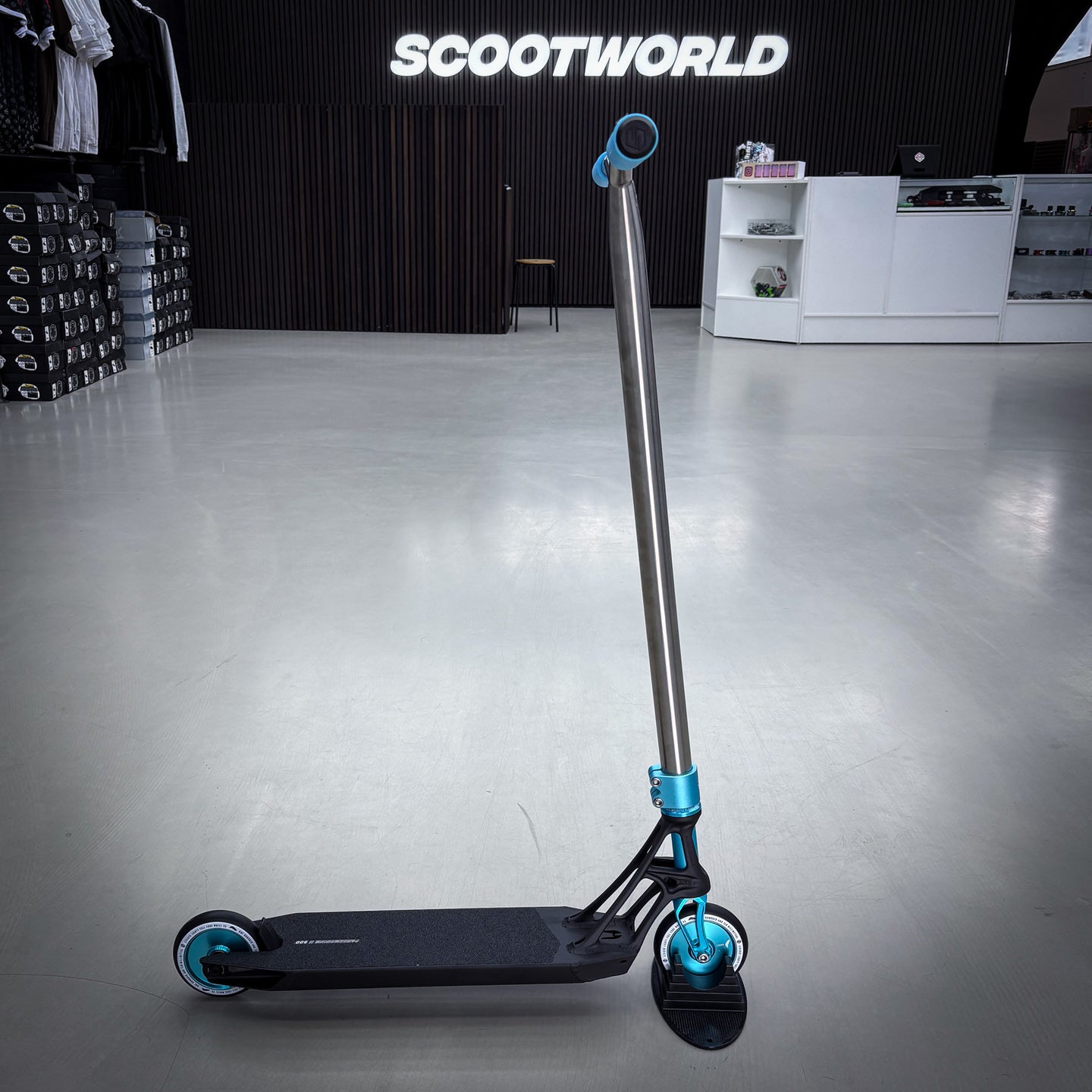 Striker Titan Pande Custom Build - Black/Teal/Silver-ScootWorld.de