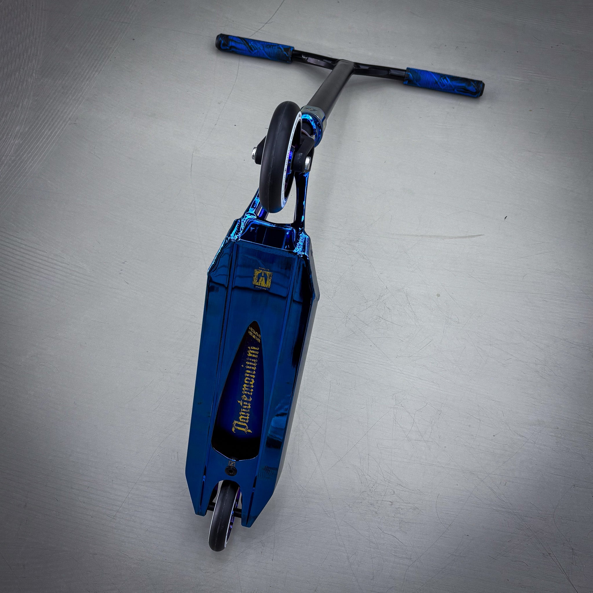 Striker Pande Blue Chrome Custom Build - Blau Chrome-ScootWorld.de