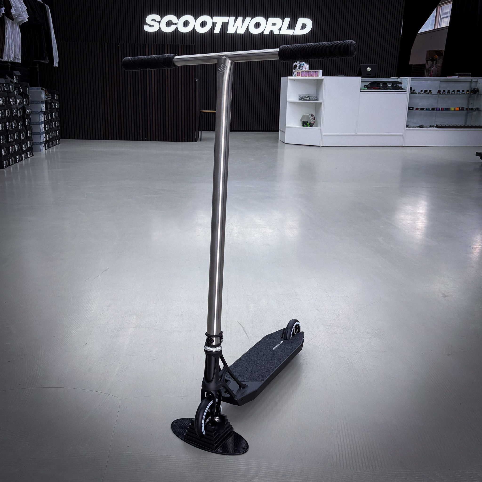 Striker Titan Pande Black Silver Custom Build - Schwarz/Silber-ScootWorld.de