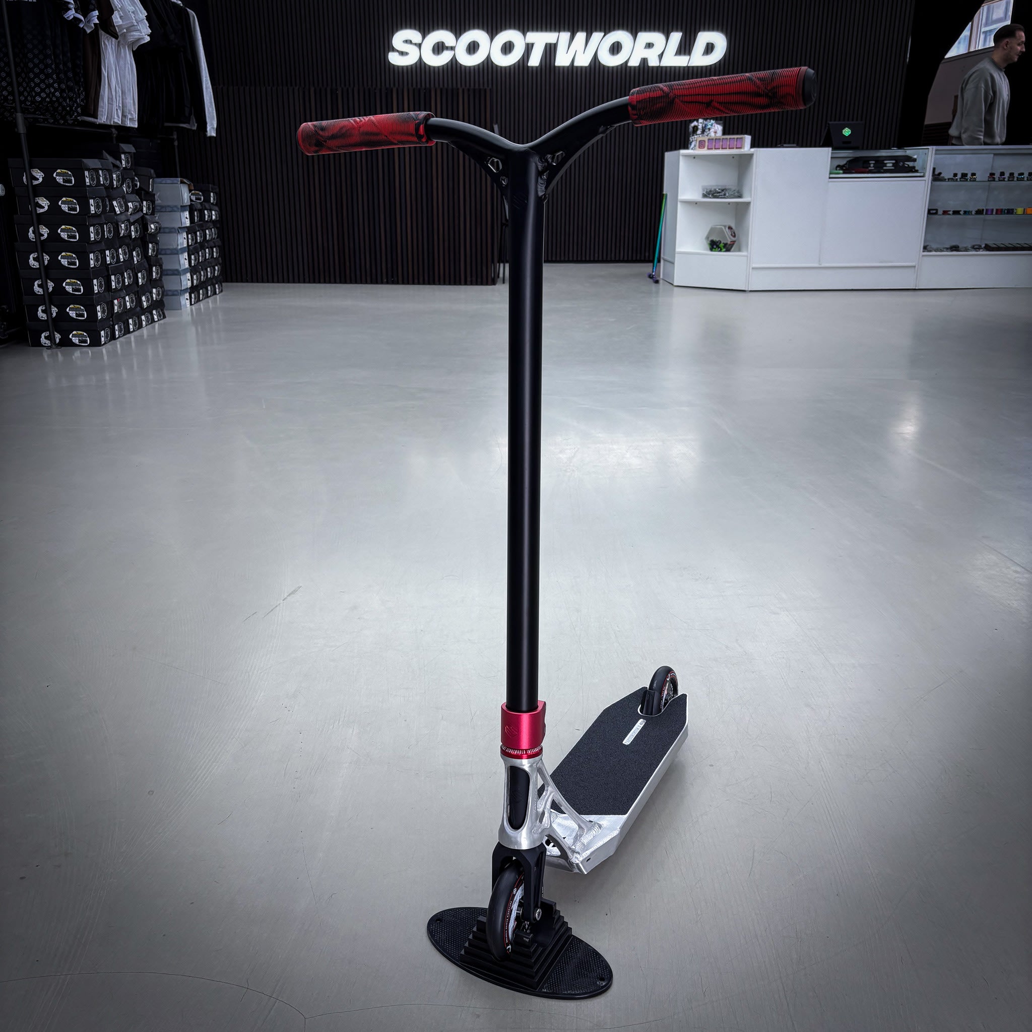 Striker Pande Silver/Black/Red Custom Build - Silber/Schwarz/Rot-ScootWorld.de