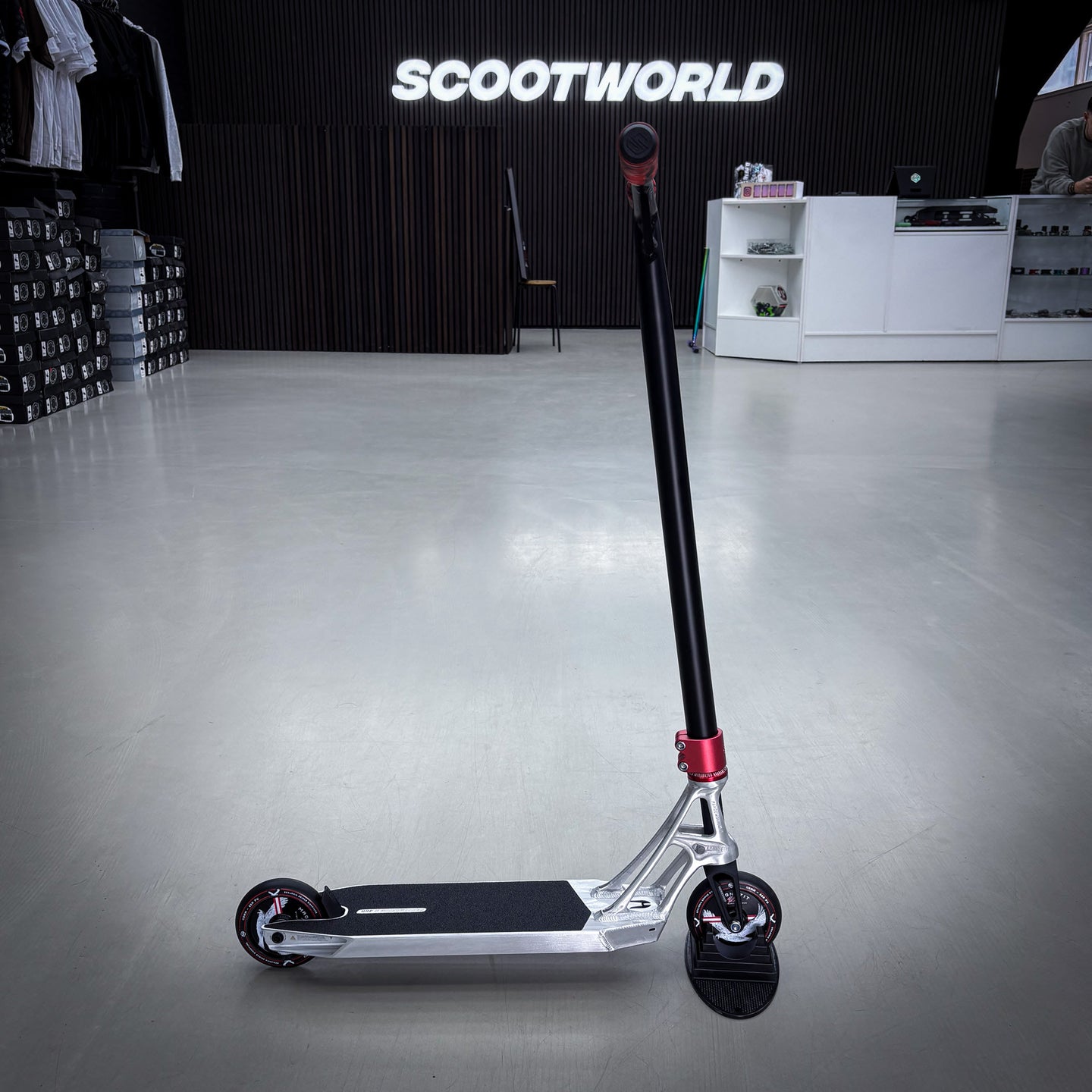 Striker Pande Silver/Black/Red Custom Build - Silber/Schwarz/Rot-ScootWorld.de
