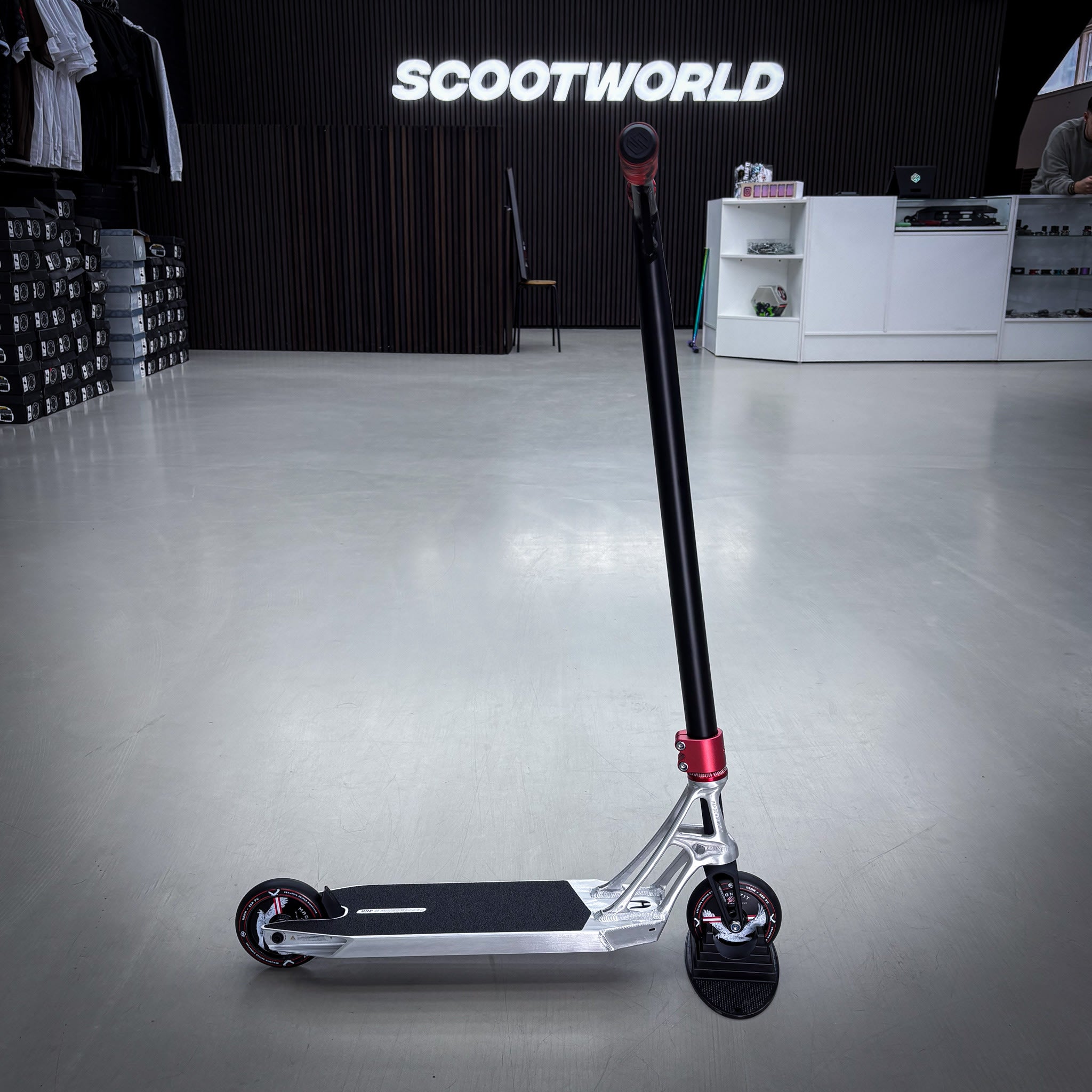 Striker Pande Silver/Black/Red Custom Build - Silber/Schwarz/Rot-ScootWorld.de