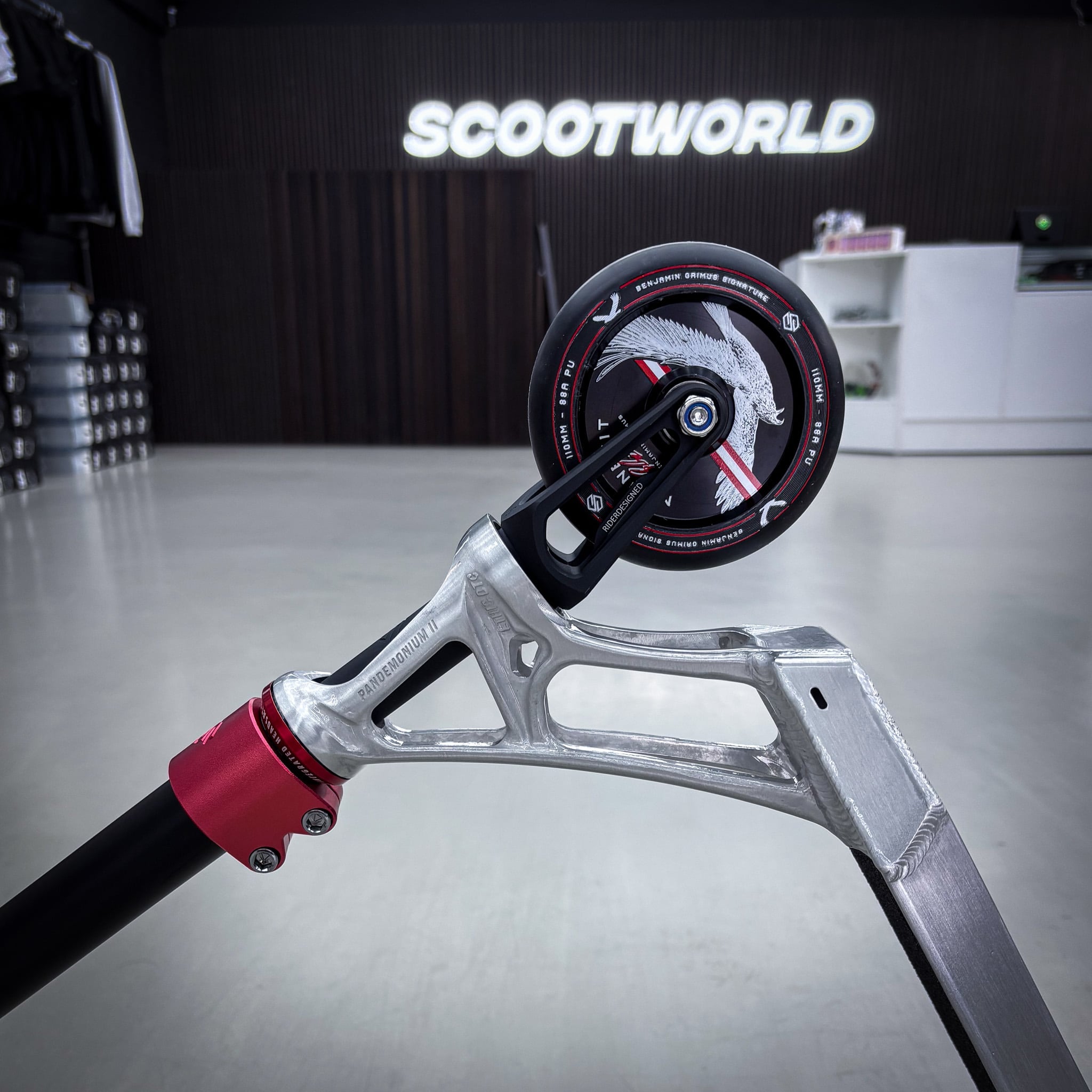 Striker Pande Silver/Black/Red Custom Build - Silber/Schwarz/Rot-ScootWorld.de