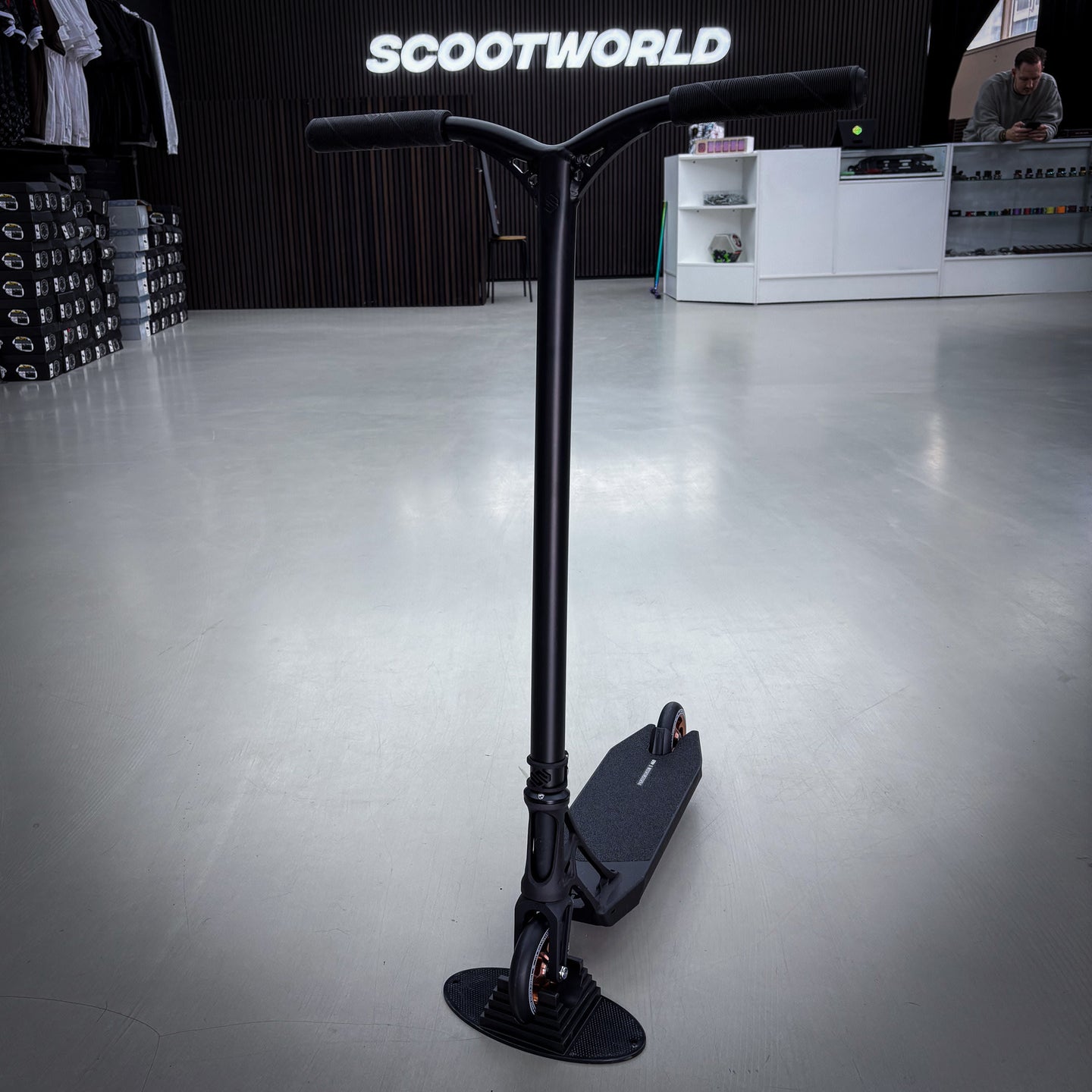 Striker Pande Black Custom Build - Schwarz-ScootWorld.de