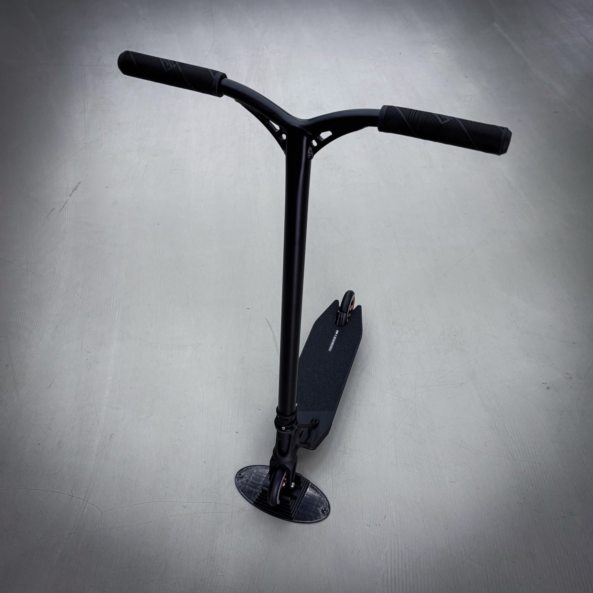 Striker Pande Black Custom Build - Schwarz-ScootWorld.de