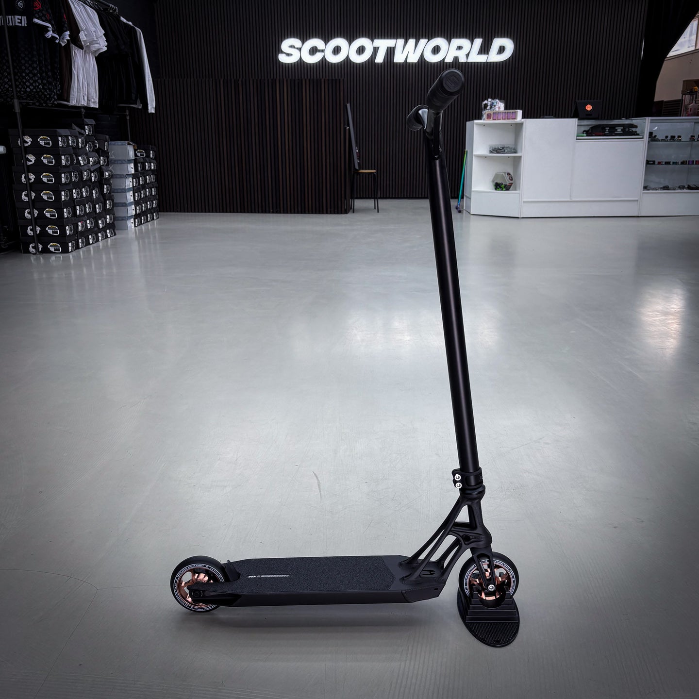 Striker Pande Black Custom Build - Schwarz-ScootWorld.de