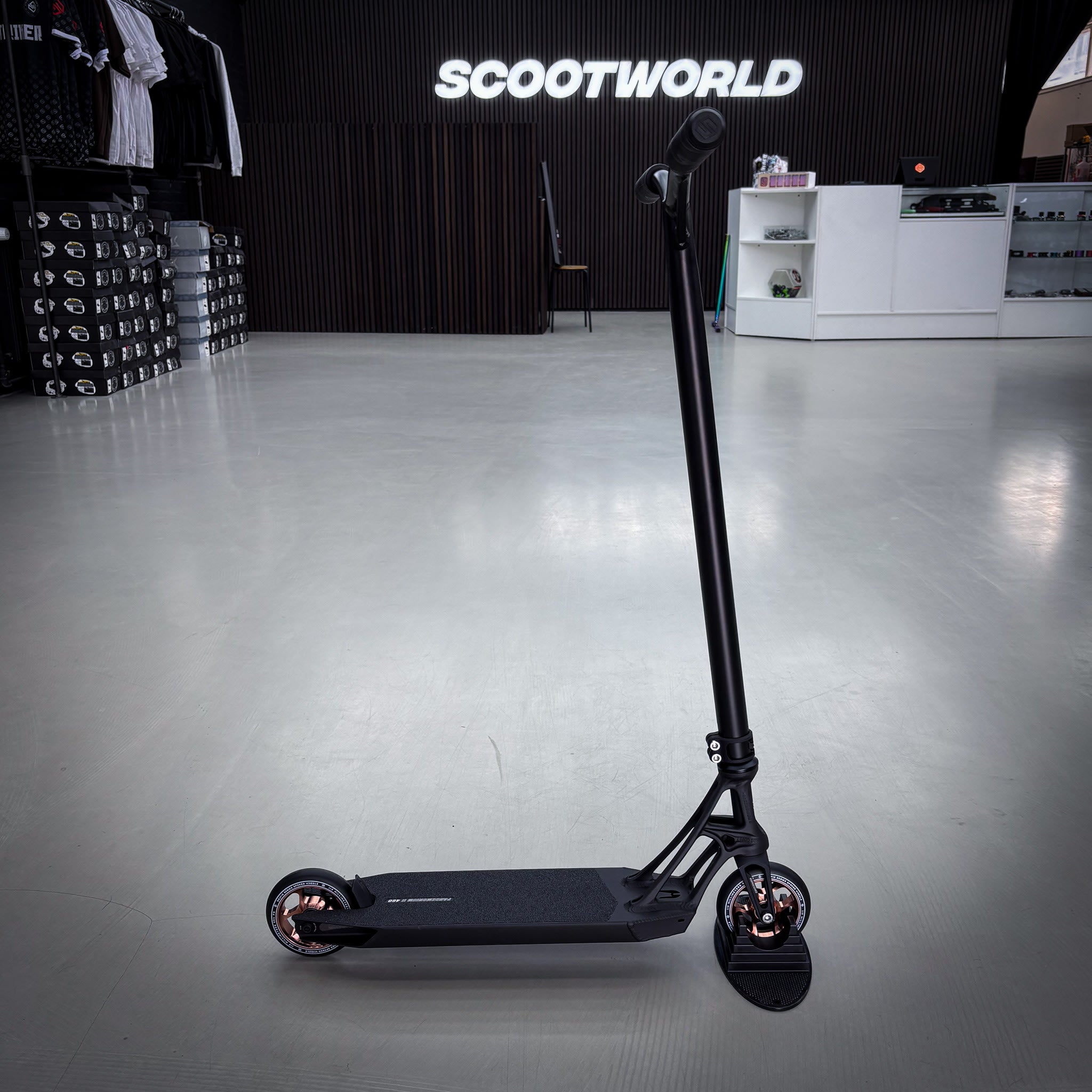 Striker Pande Black Custom Build - Schwarz-ScootWorld.de