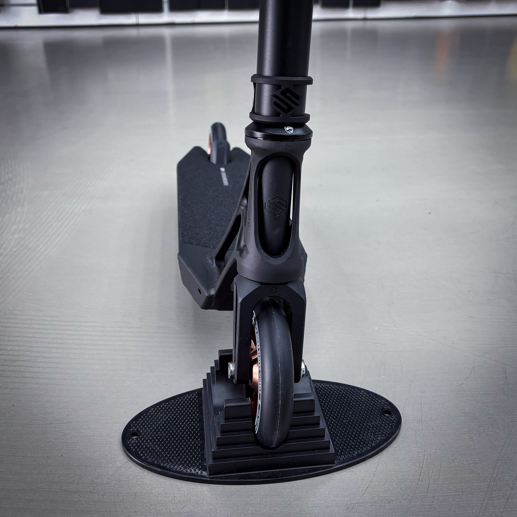 Striker Pande Black Custom Build - Schwarz-ScootWorld.de