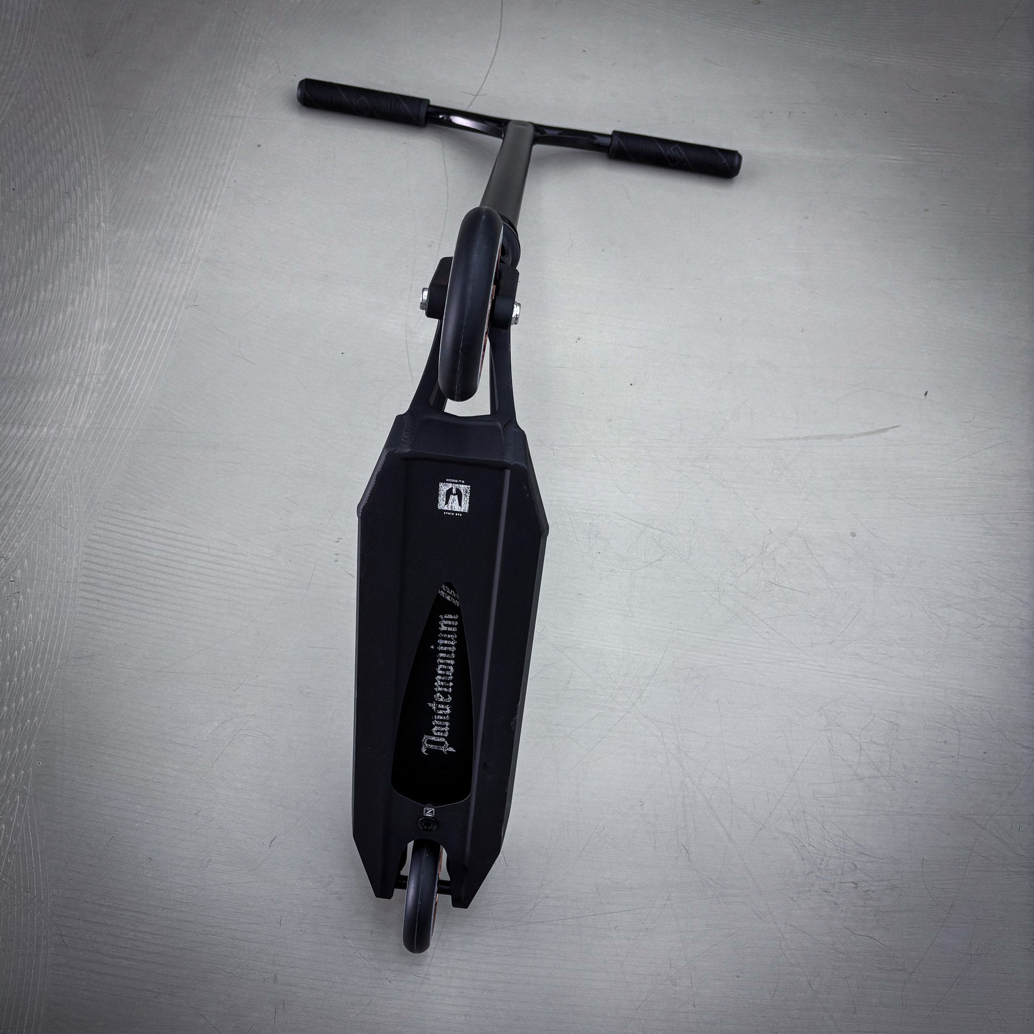 Striker Pande Black Custom Build - Schwarz-ScootWorld.de