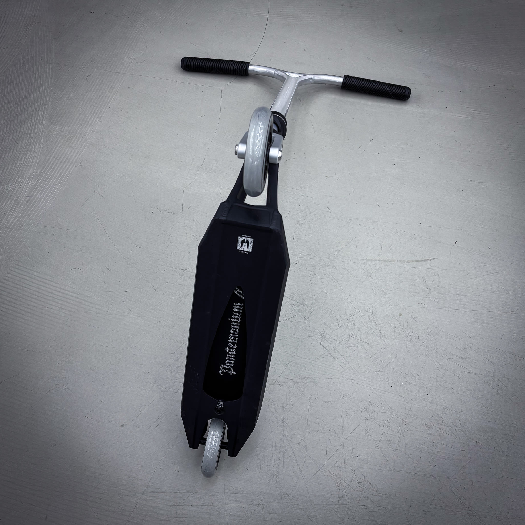 Ethic Pande Wolp Black/Silver Custom Build - Schwarz/Silber-ScootWorld.de