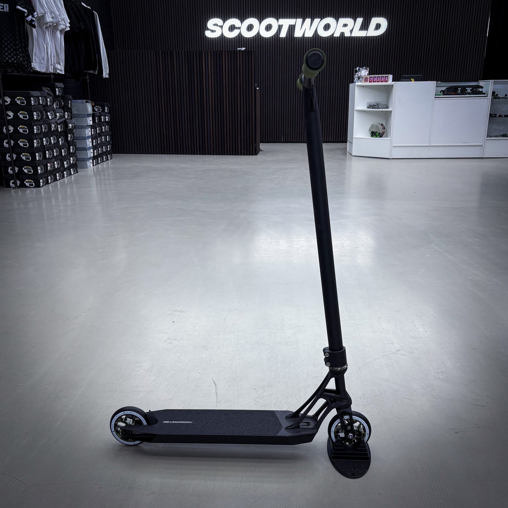 Striker Ethic Pande Black Camo Custom Build - Schwarz/Grün-ScootWorld.de
