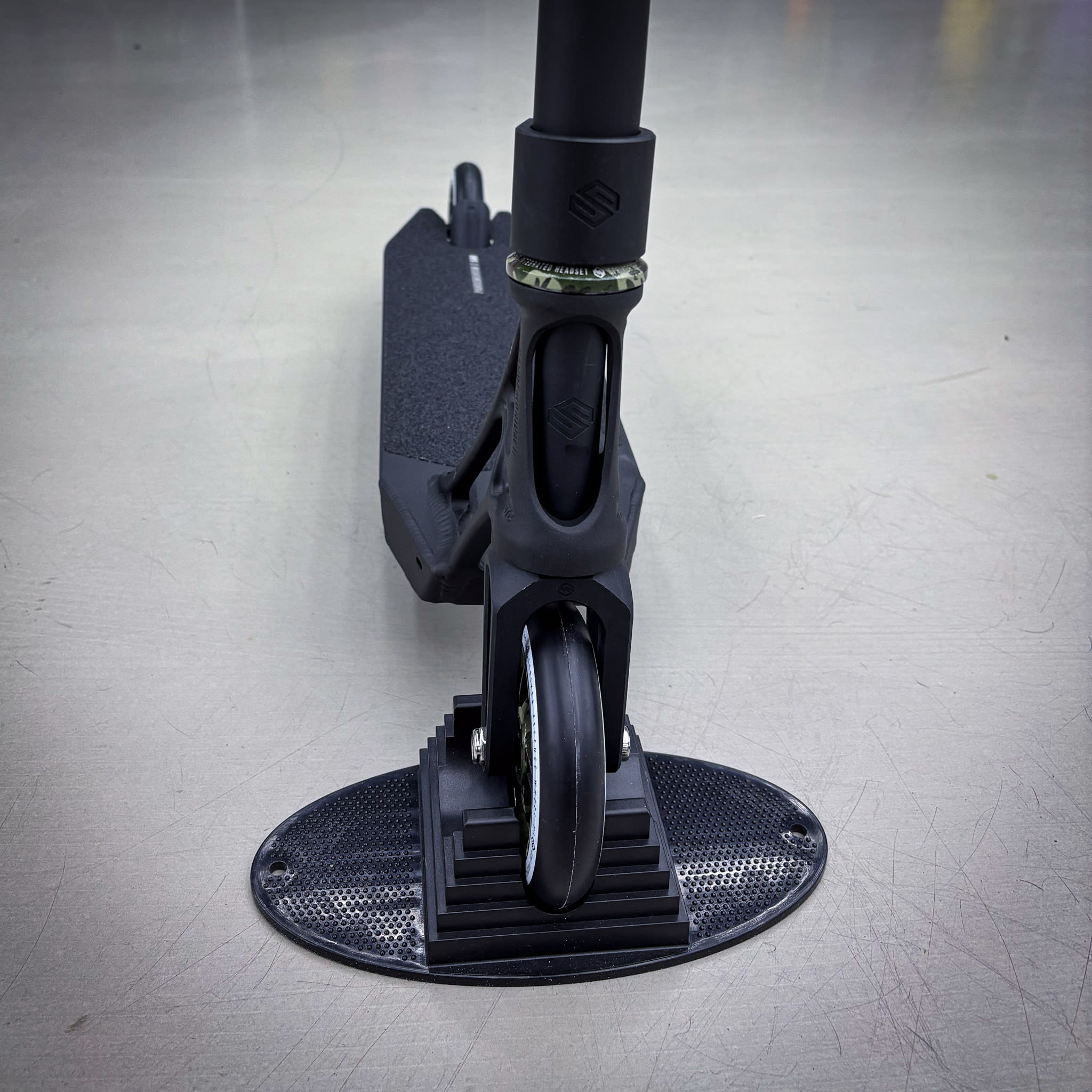 Striker Ethic Pande Black Camo Custom Build - Schwarz/Grün-ScootWorld.de