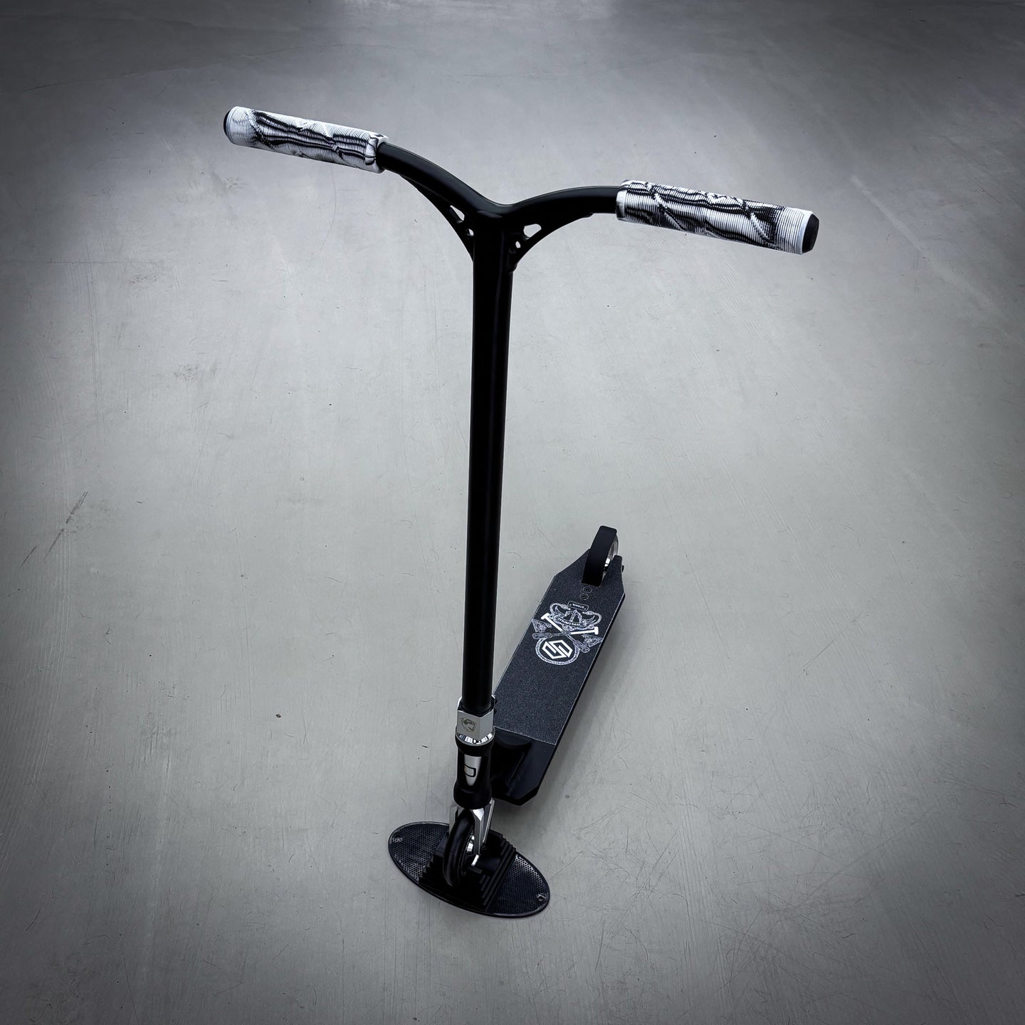 Striker Panda Freestyle Custom Build - Schwarz/Silber-ScootWorld.de