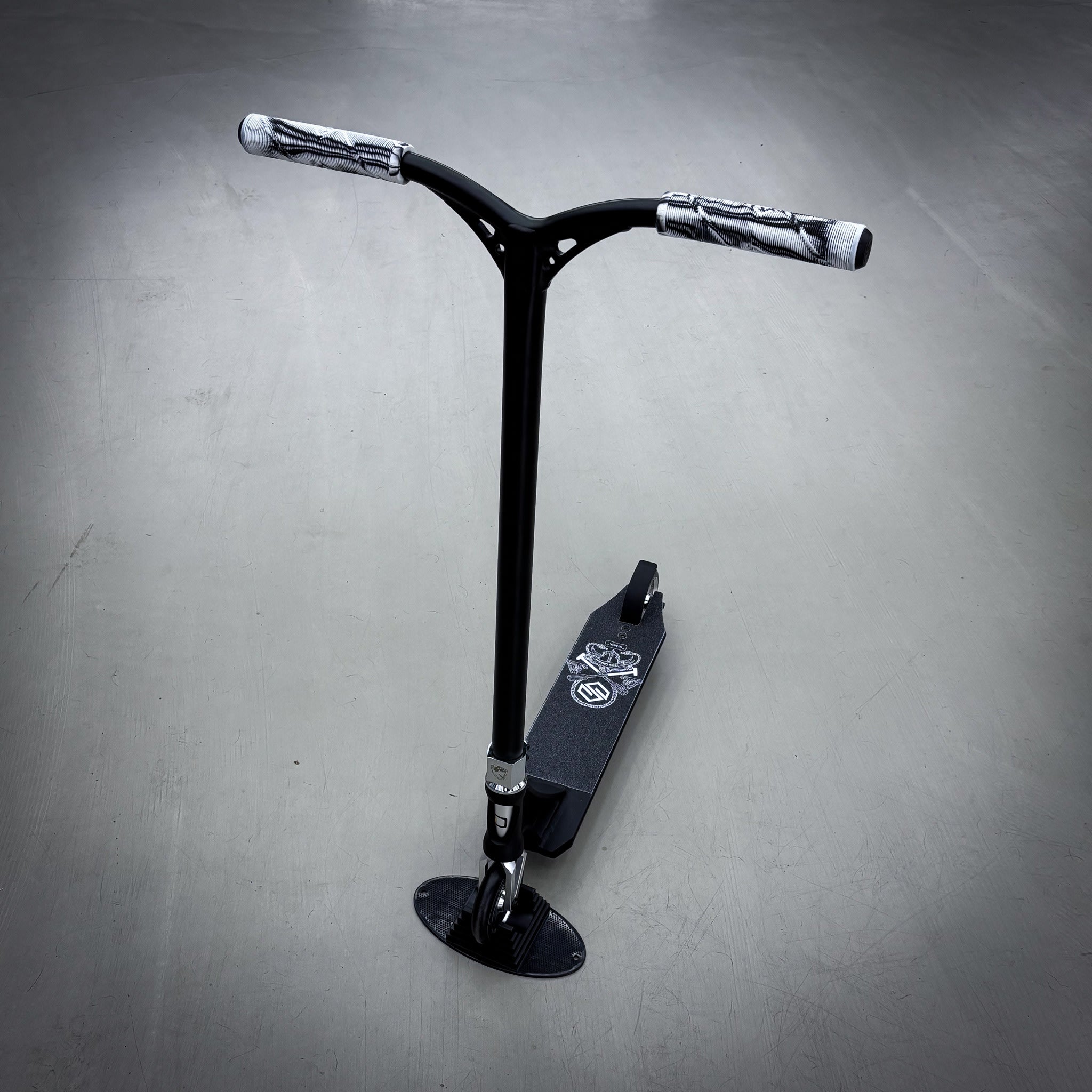 Striker Panda Freestyle Custom Build - Schwarz/Silber-ScootWorld.de