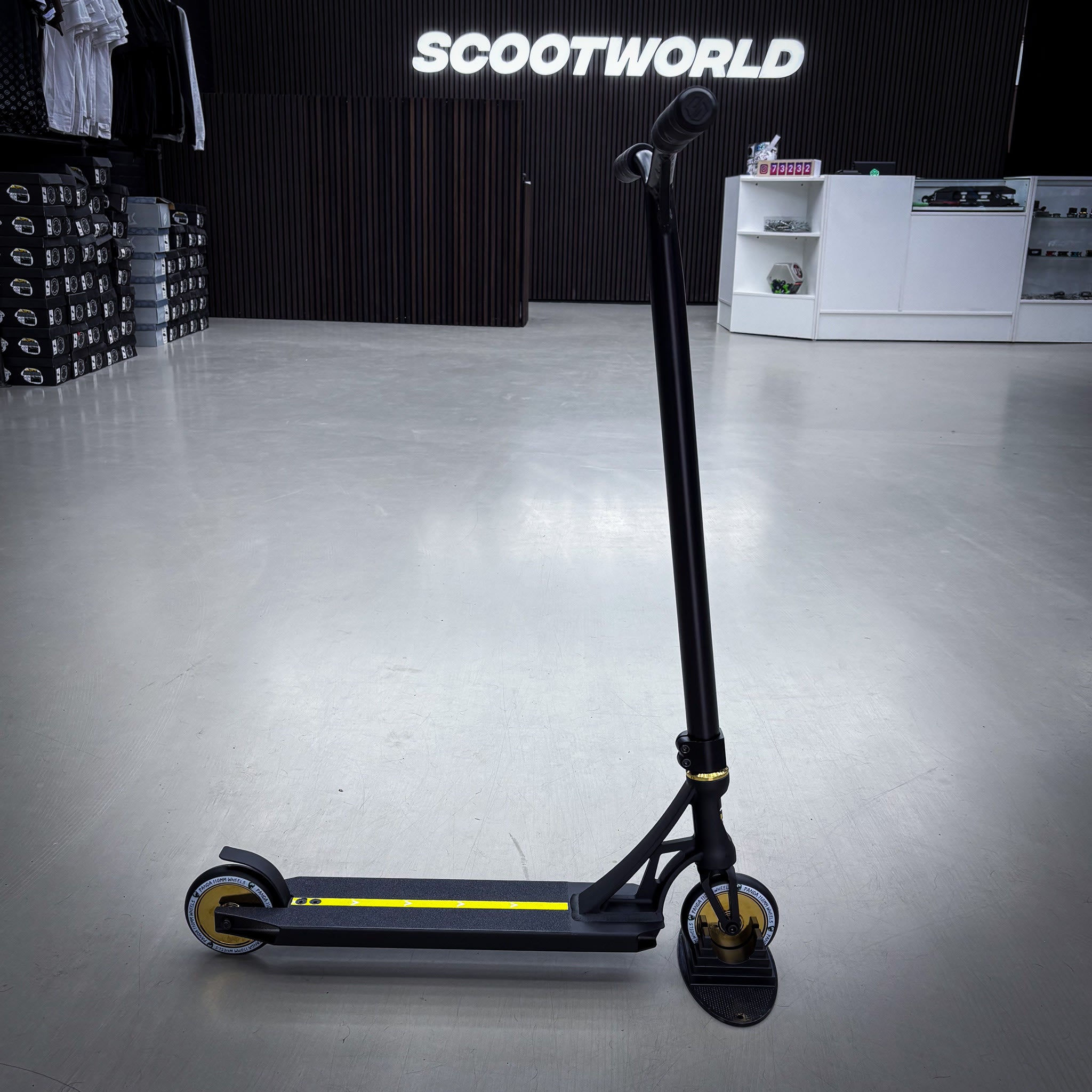 Striker Panda Freestyle Custom Build - Schwarz/Gold-ScootWorld.de