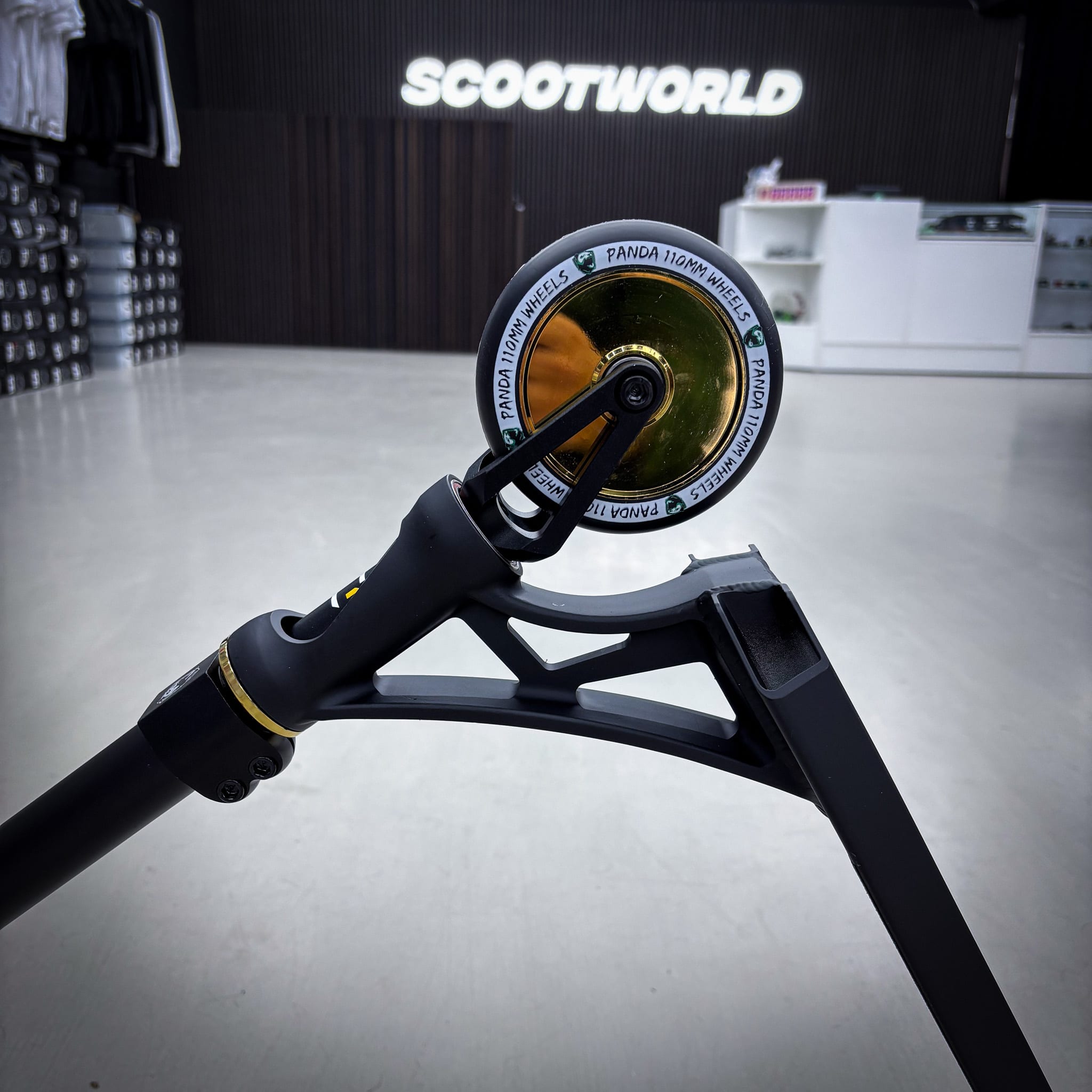 Striker Panda Freestyle Custom Build - Schwarz/Gold-ScootWorld.de