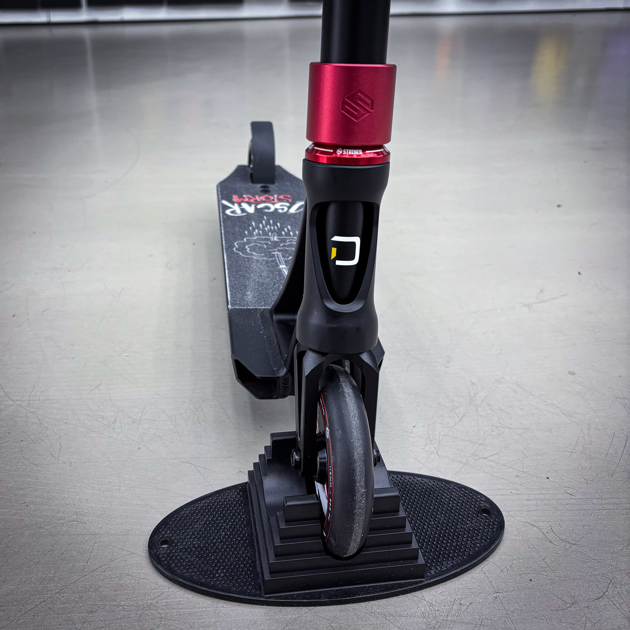 Striker Panda Freestyle Custom Build - Schwarz/Rot-ScootWorld.de