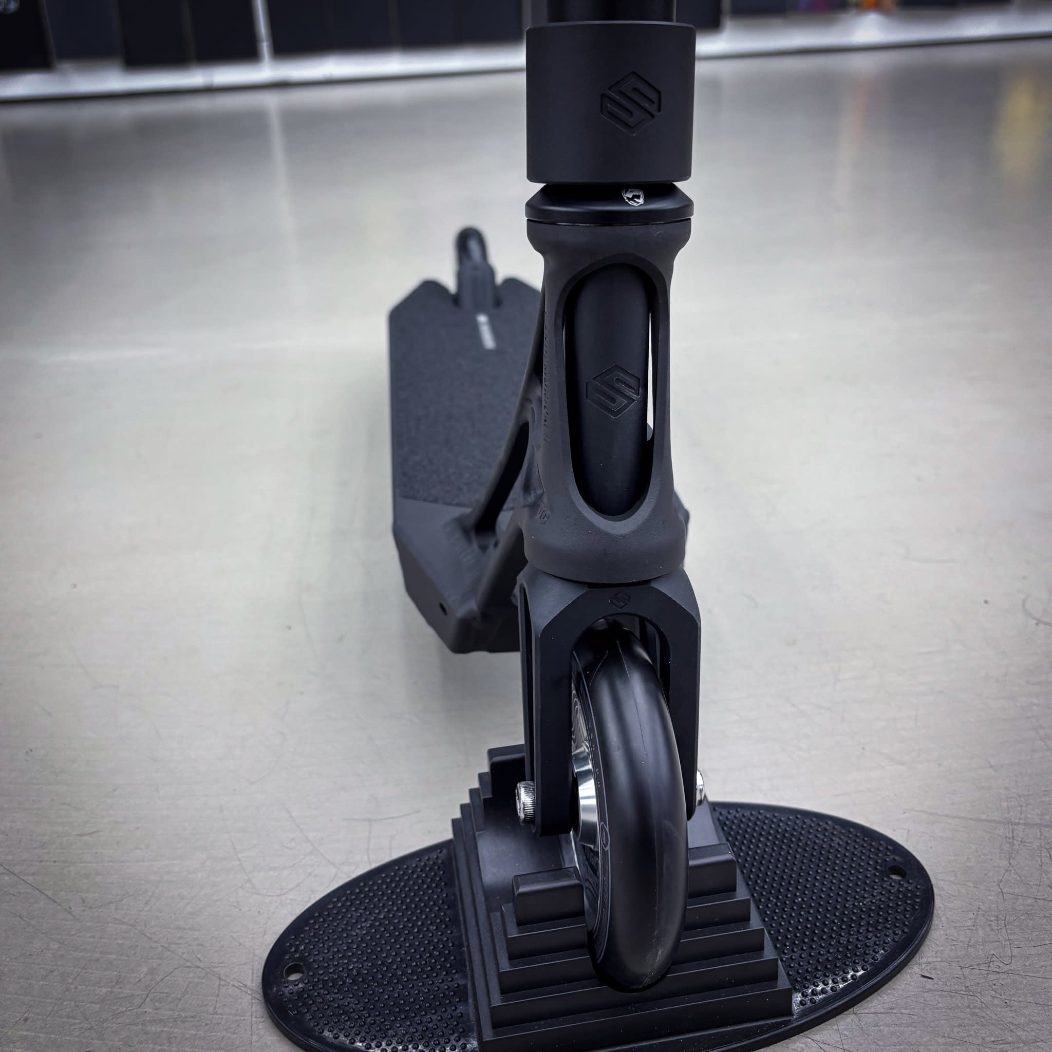 Striker Ethic Pandemonium Custom Build - Schwarz/Blau-ScootWorld.de