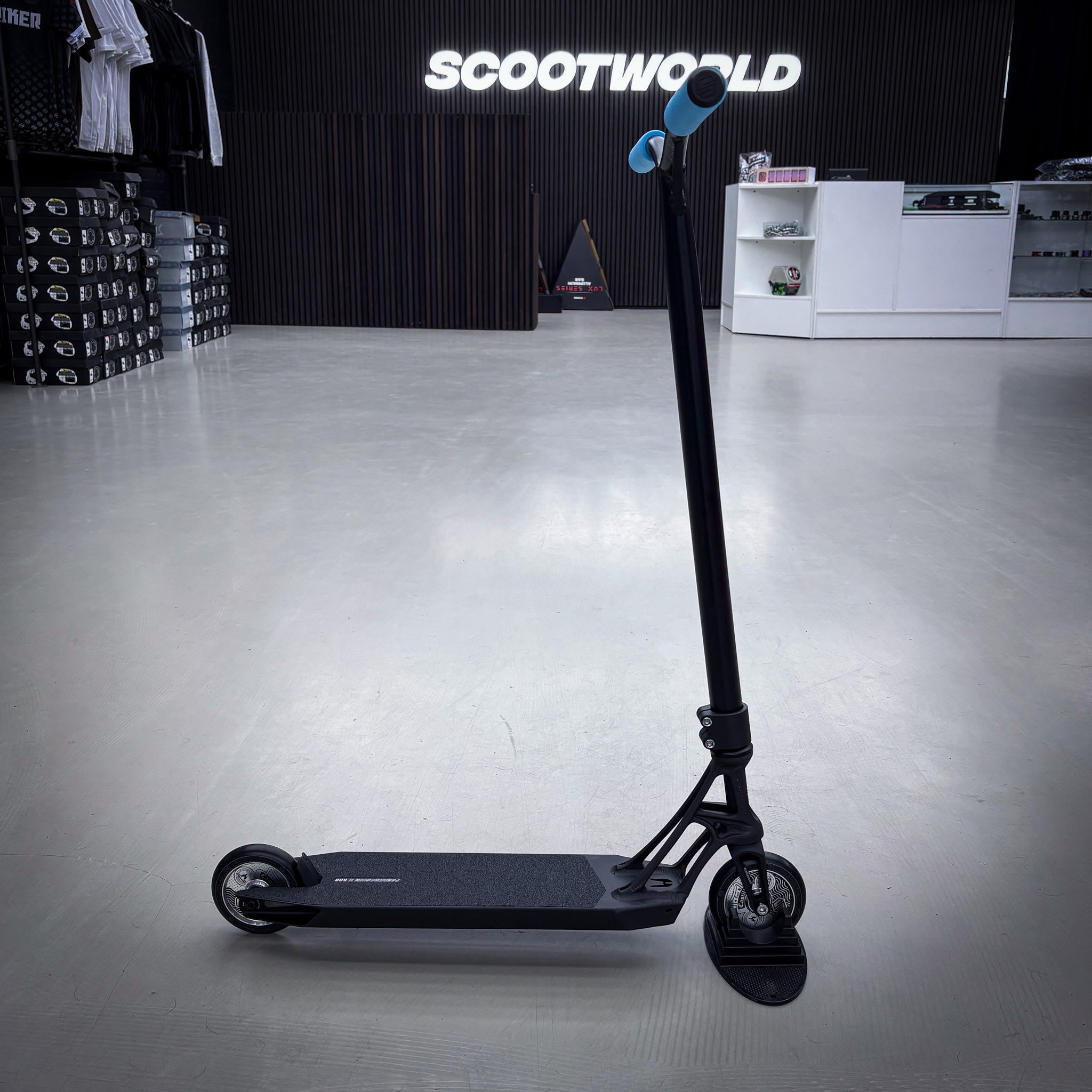 Striker Ethic Pandemonium Custom Build - Schwarz/Türkis-ScootWorld.de