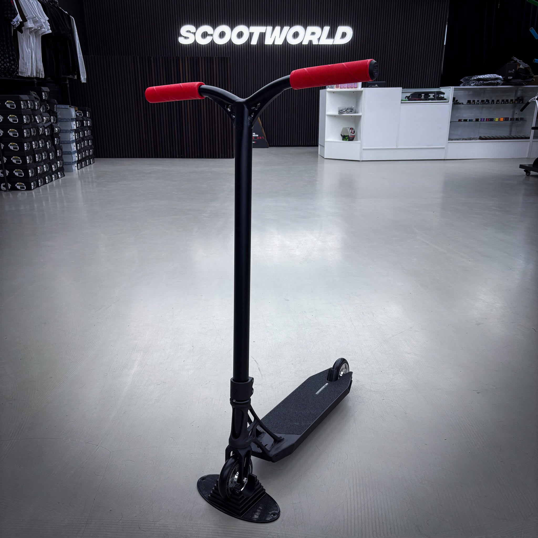 Striker Ethic Pandemonium Custom Build - Schwarz/Rot-ScootWorld.de